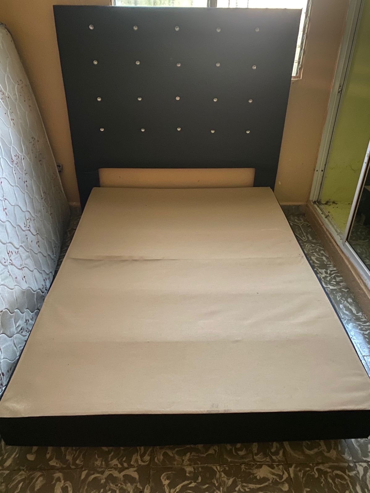 muebles y colchones - Base de 54, regalo colchón y espaldar 1