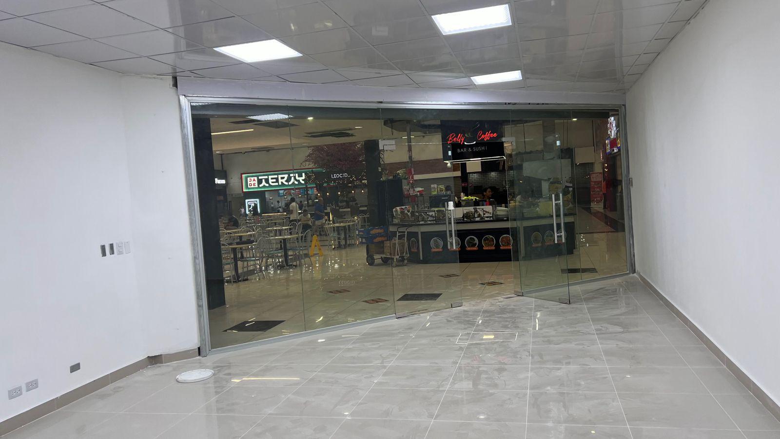 oficinas y locales comerciales - Local de renta en la Plaza Internacional, Santiago 3