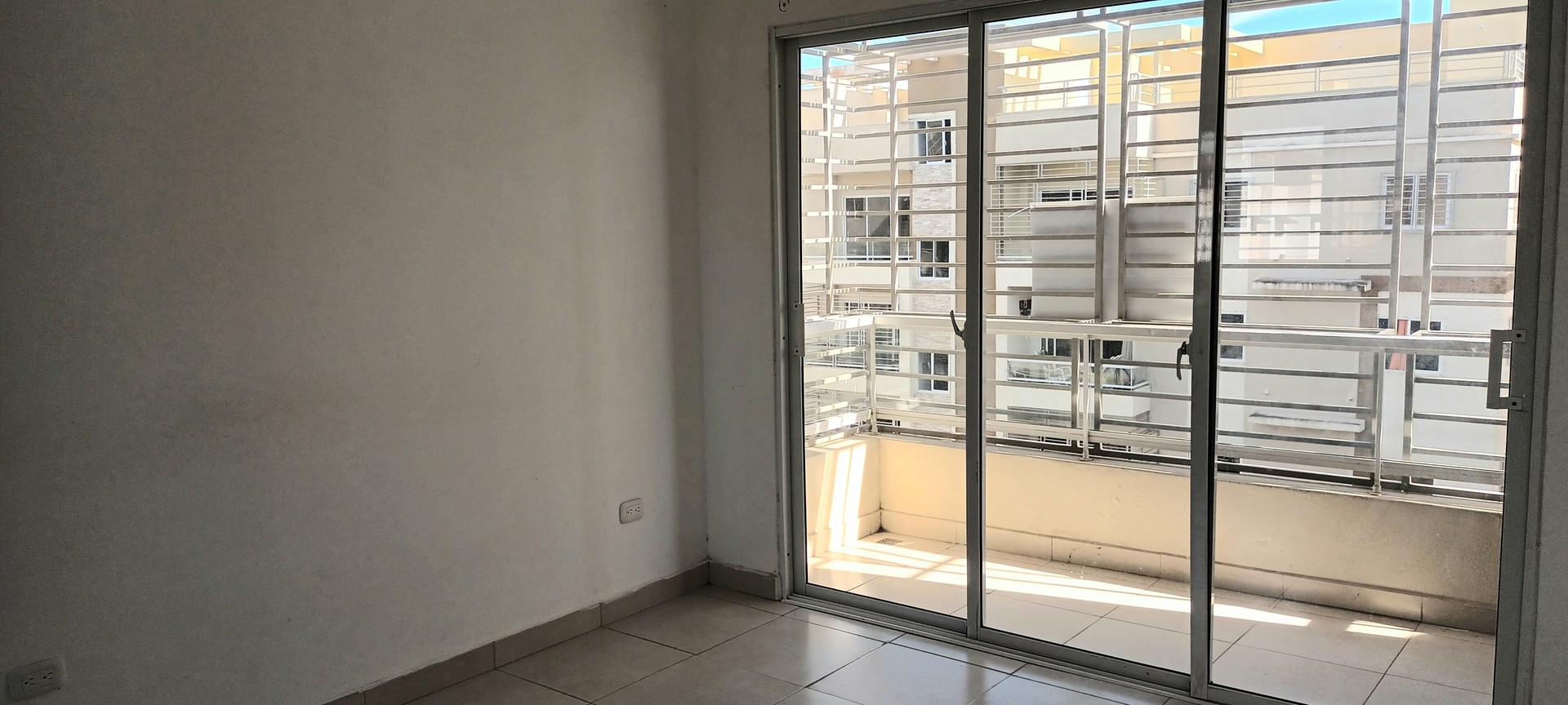 apartamentos - Apartamento 4ta Con Terraza en San Isidro, próximo a la zona Franca . 4