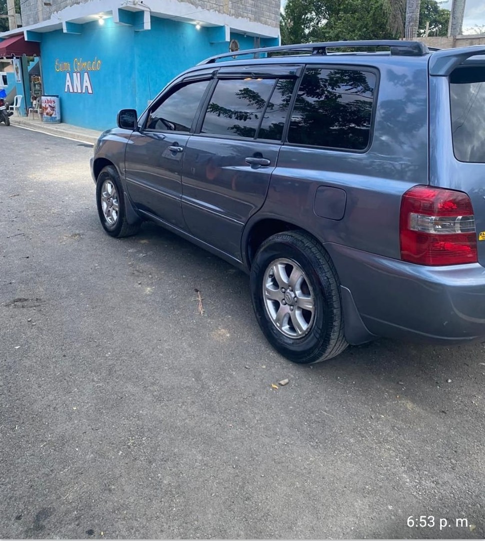 jeepetas y camionetas - Se vende Toyota Highlander 2007 580 mil negociable nueva para su Año  3
