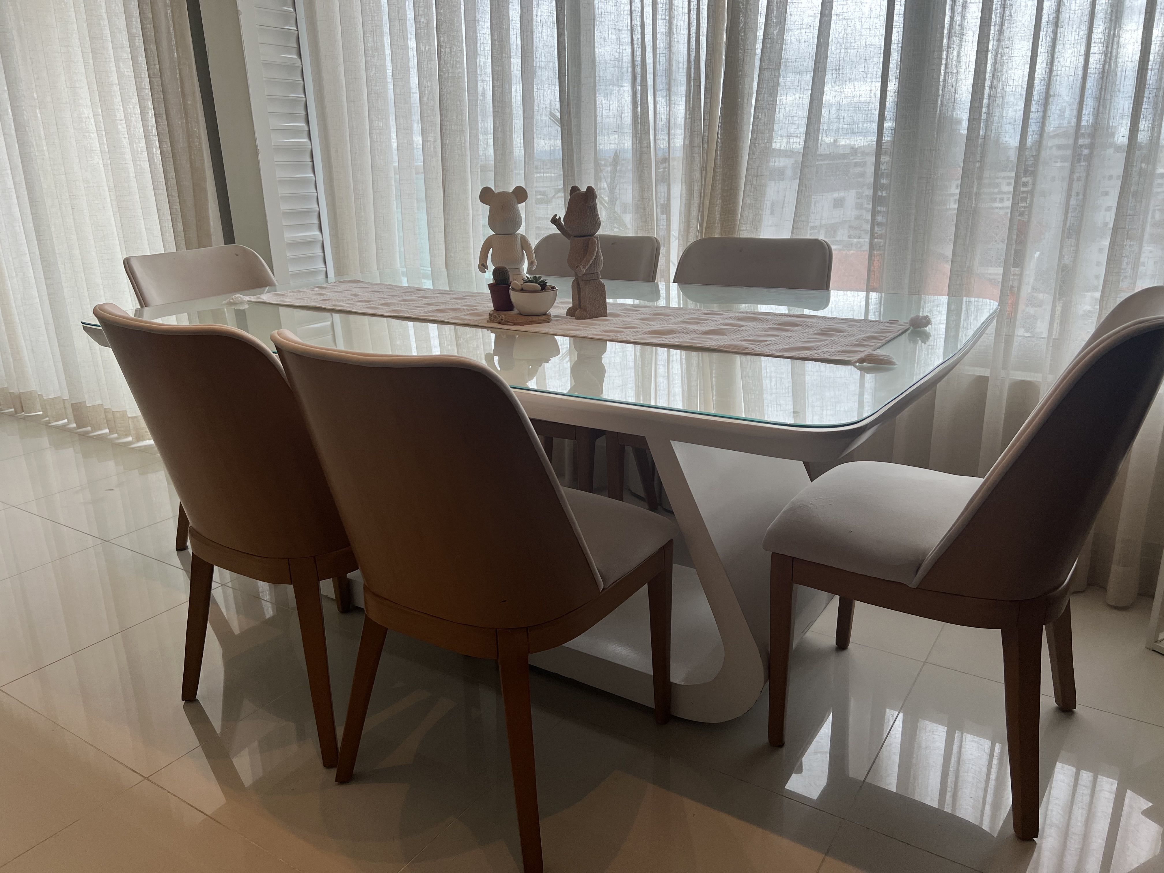 muebles y colchones - En venta comedor con 6 sillas  0
