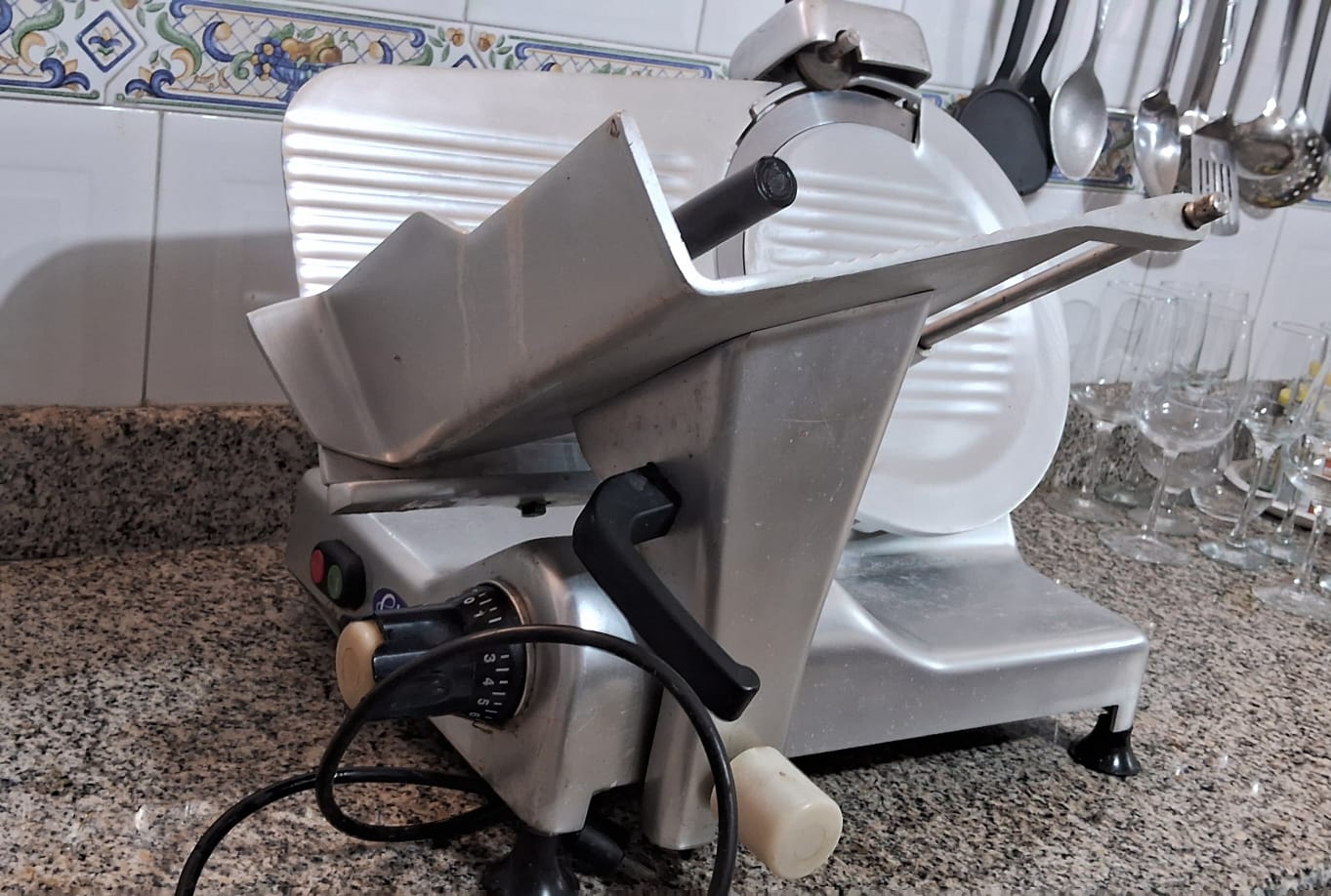 equipos profesionales - Vendo Rebanadora de embutidos  4