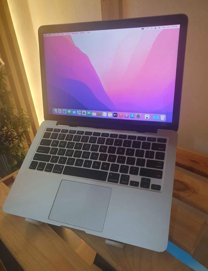 computadoras y laptops - Laptop MacBook Pro 2015, pant Retina 13,3'', 128GB, 8GB RAM, Core i5 como nueva 1