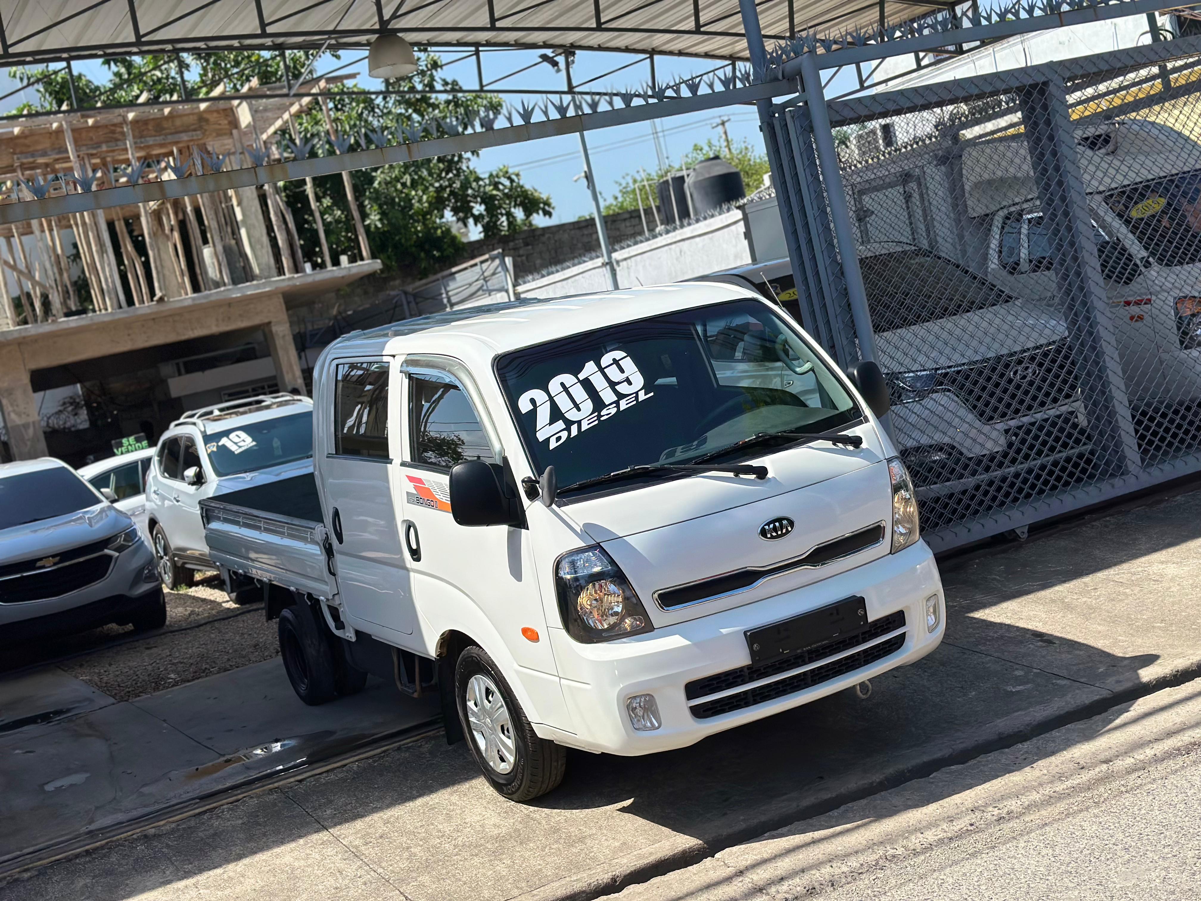 camiones y vehiculos pesados - 2019 KIA BONGO 4 PUERTAS 