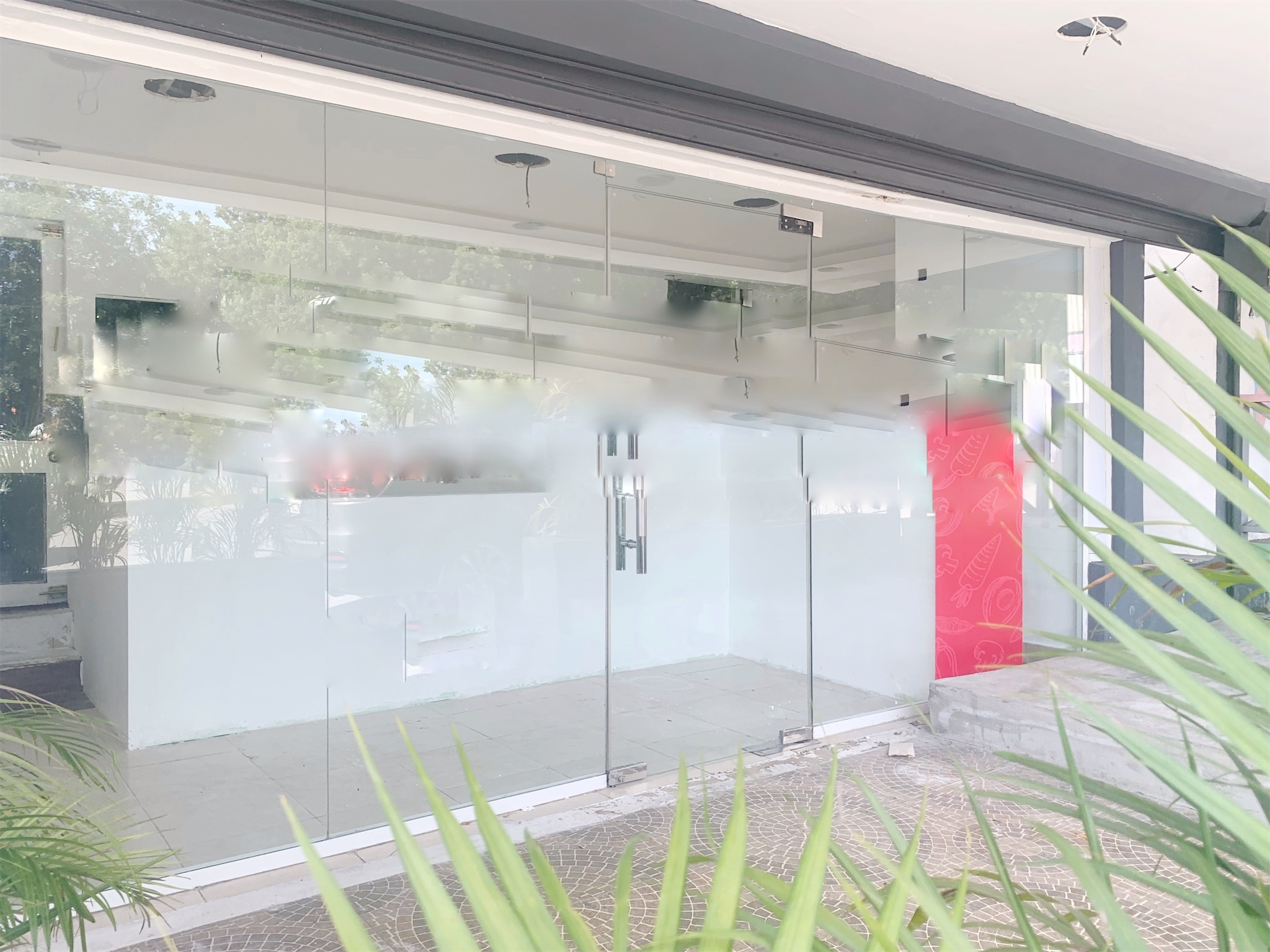 oficinas y locales comerciales - Local primer nivel con terraza  1