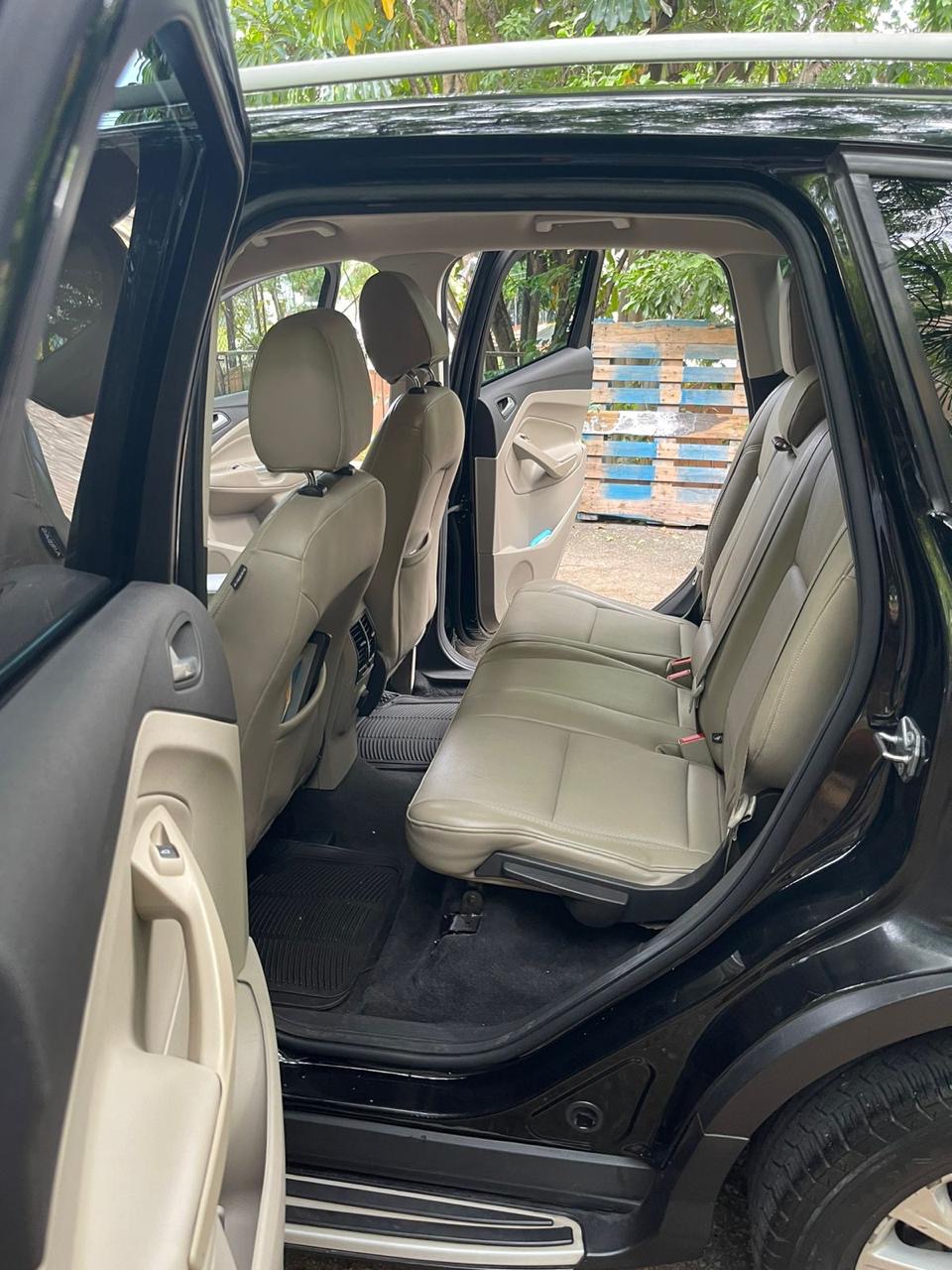 jeepetas y camionetas - Vendo Ford 2017 650,000 negociable 5
