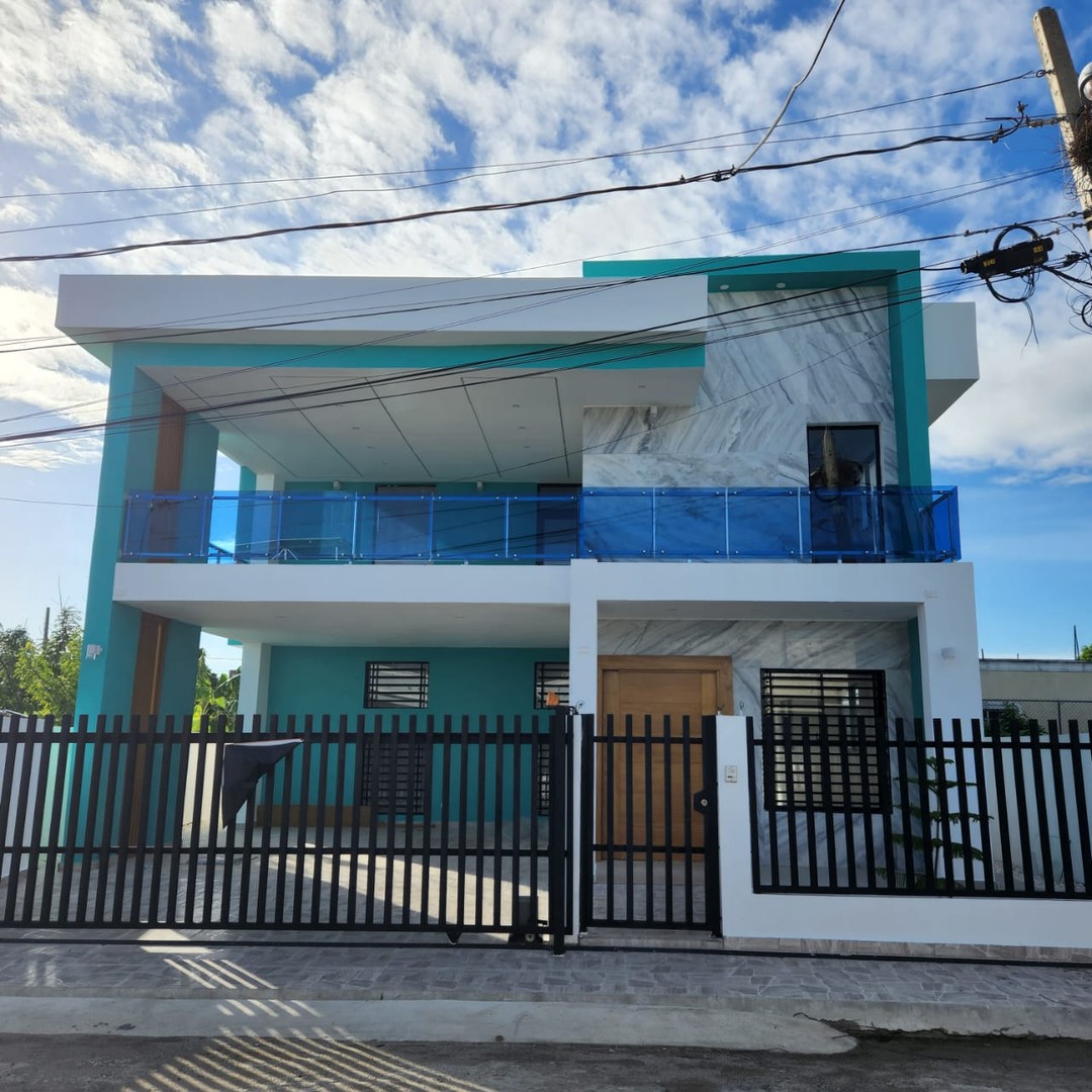 casas - Amplia Vivienda Recien Construida en Ave. 27 de Febrero  0