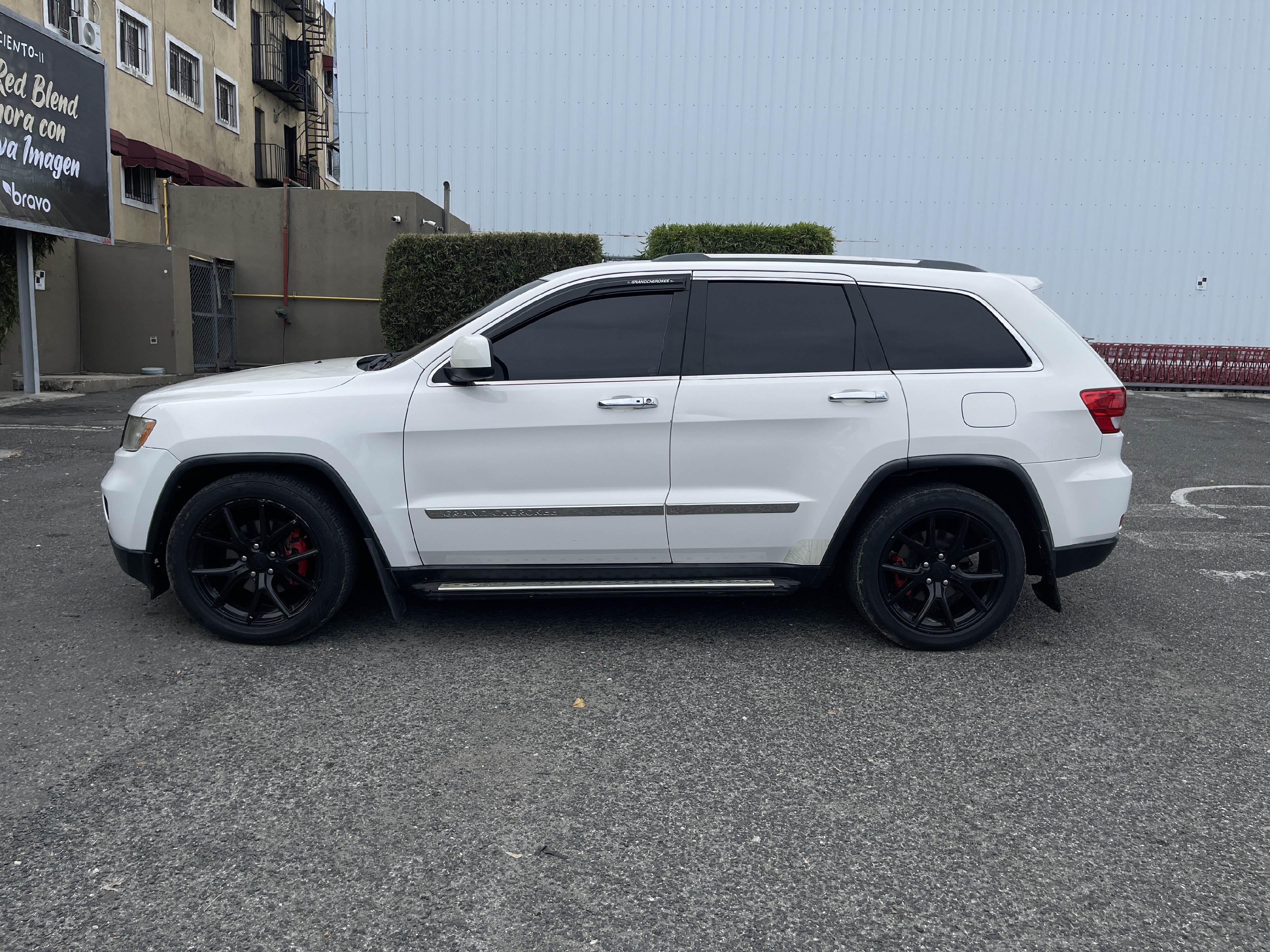 jeepetas y camionetas - JEEP CHEROKEE LAREDO 2011 buenas condiciones  5