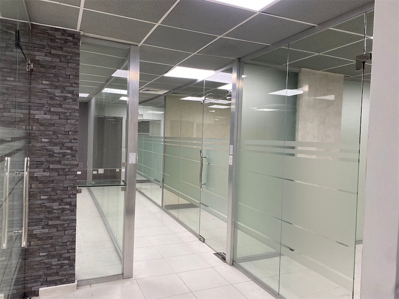 oficinas y locales comerciales - Local corporativo en evaristo 9
