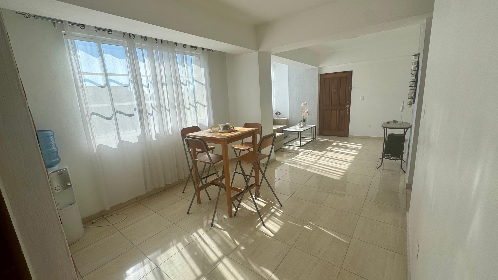 casas - SE VENDE AMUEBLADO  Edificio Torre G-33 avenida bolivar Santo Domingo 4