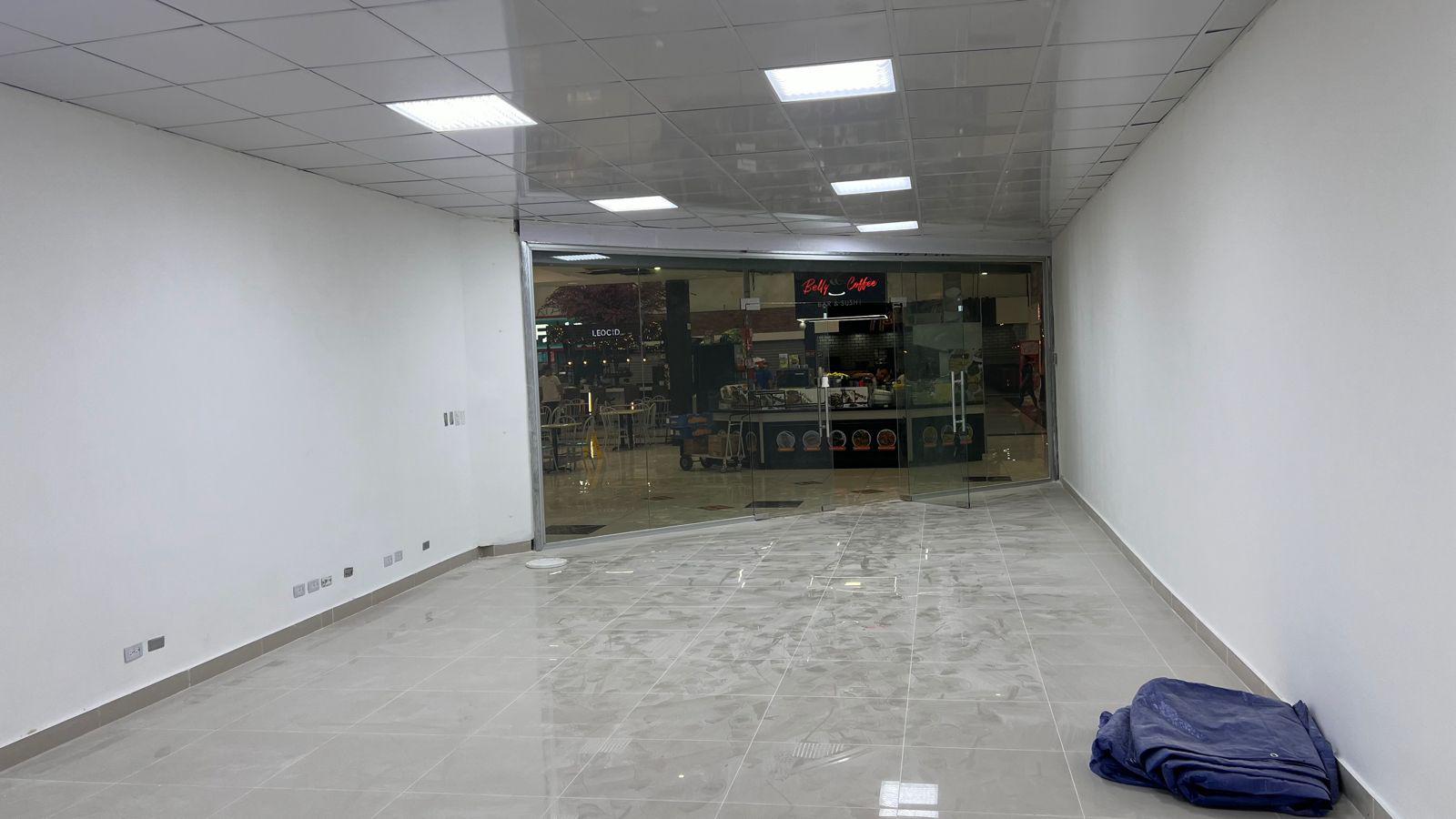 oficinas y locales comerciales - Local de renta en la Plaza Internacional, Santiago 4
