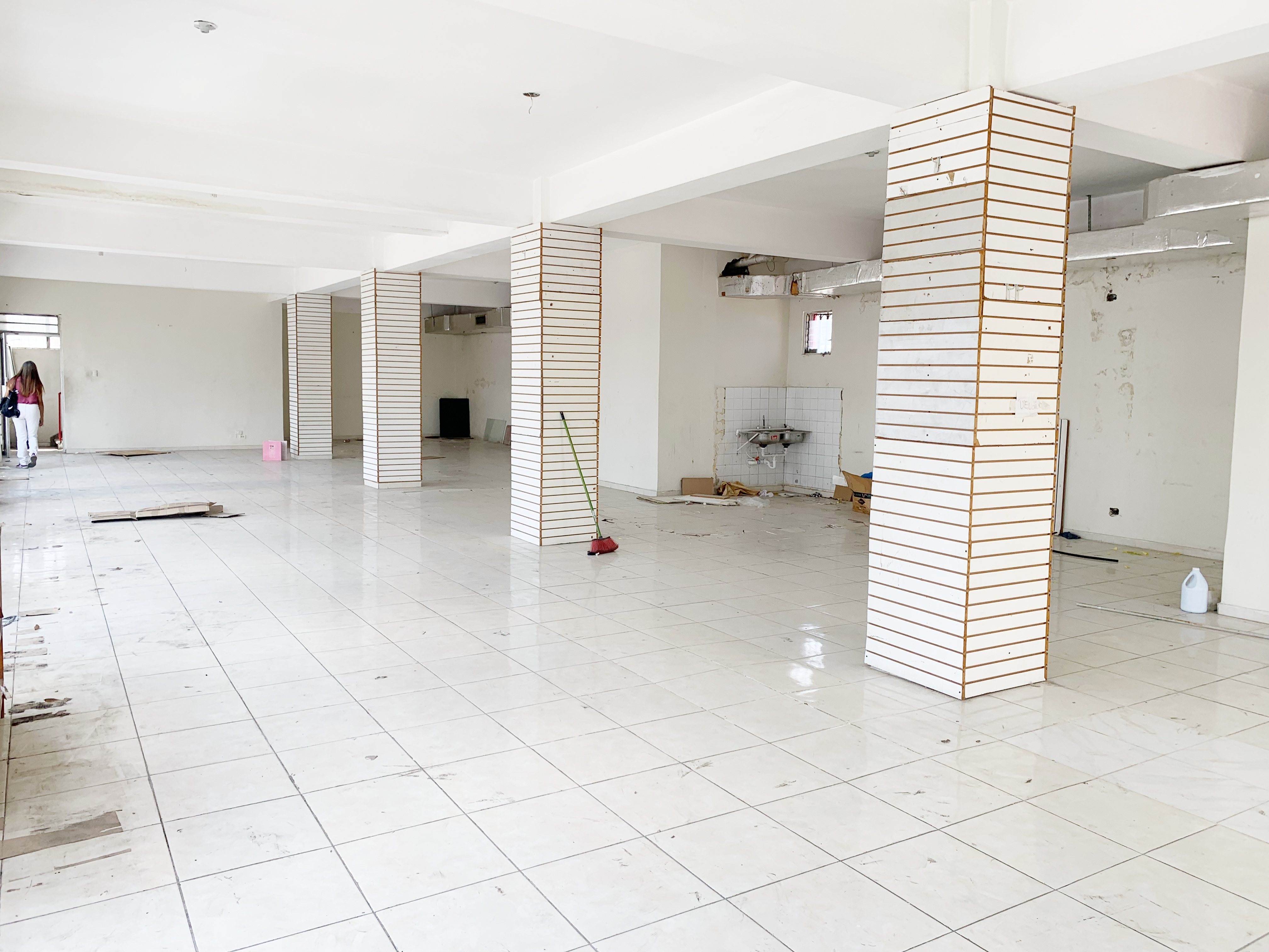 oficinas y locales comerciales - Local céntrico en la Duarte  3