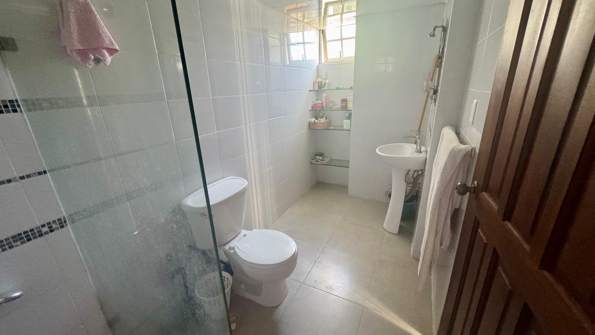 casas - SE VENDE AMUEBLADO  Edificio Torre G-33 avenida bolivar Santo Domingo 5