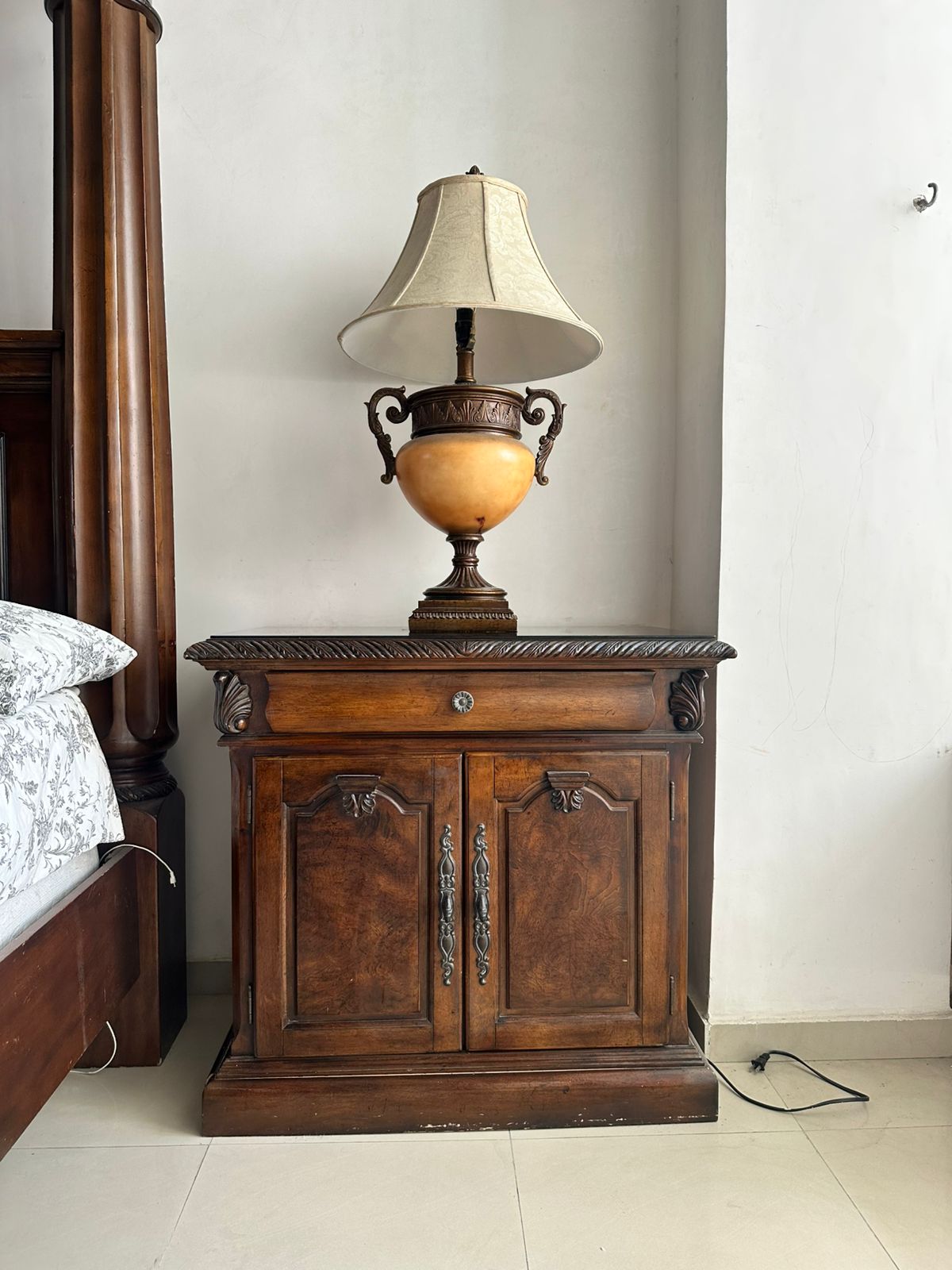 muebles y colchones - Juego de cama king size en caoba 2