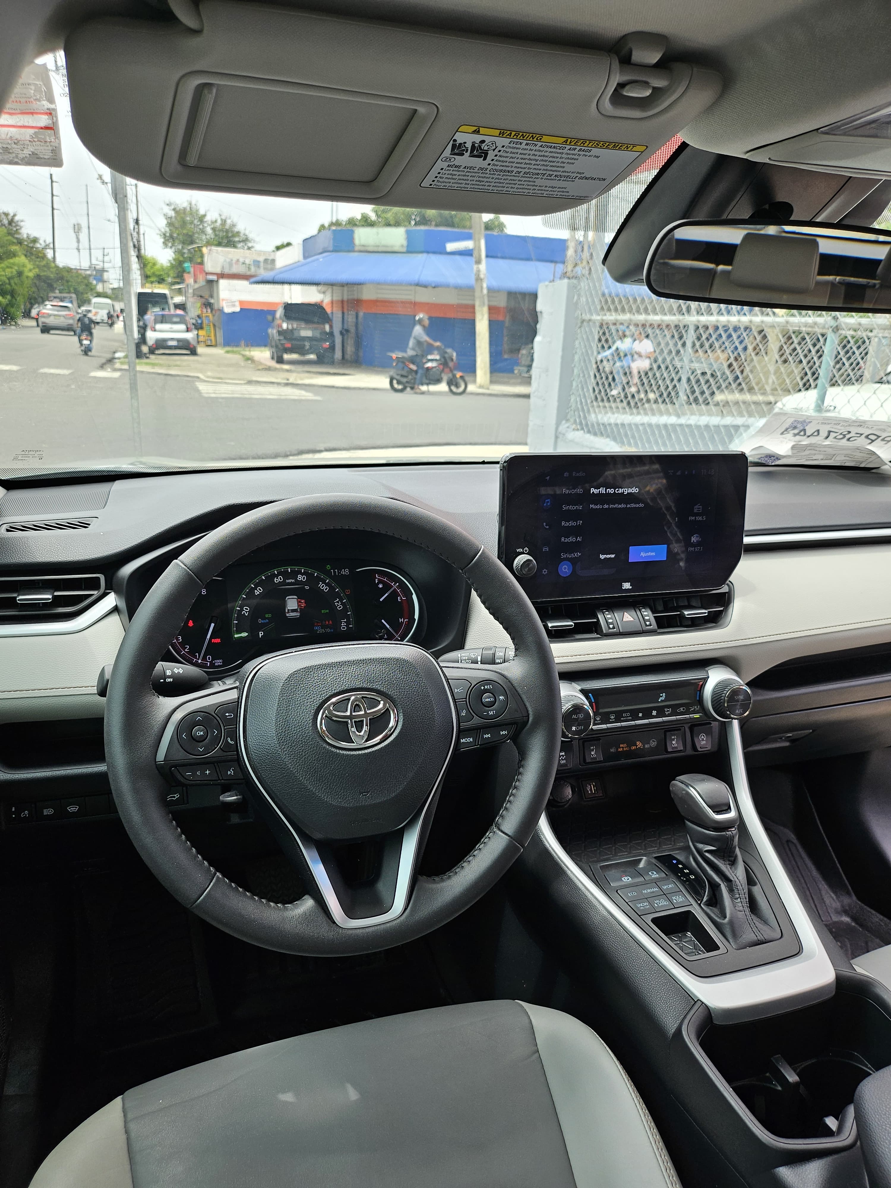 jeepetas y camionetas - Toyota rav4 xle premium 2023 AWD 6