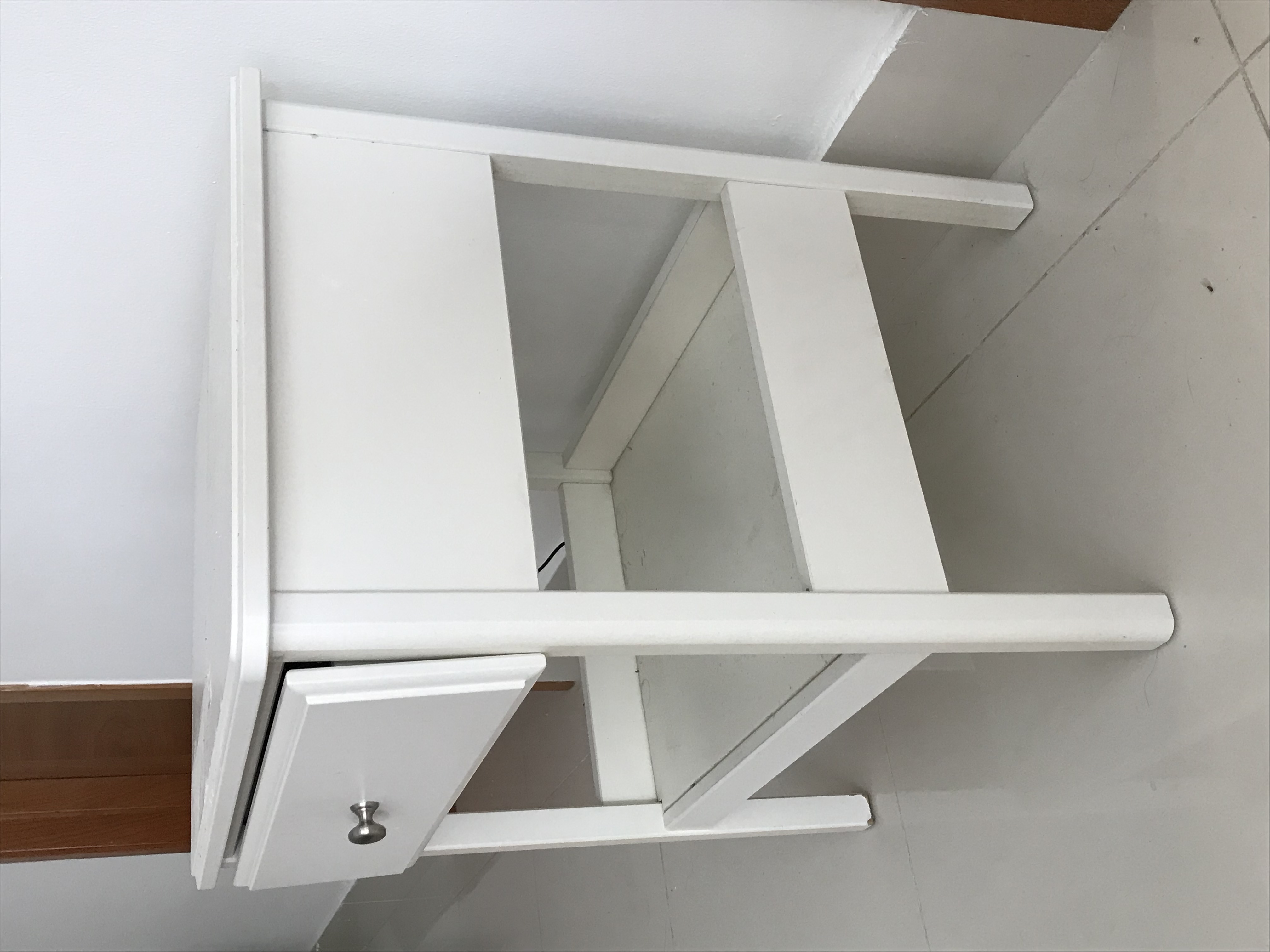 muebles y colchones - Mesa de noche blanca 