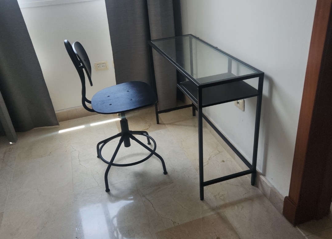 muebles y colchones - Escritorio tocador con su silla