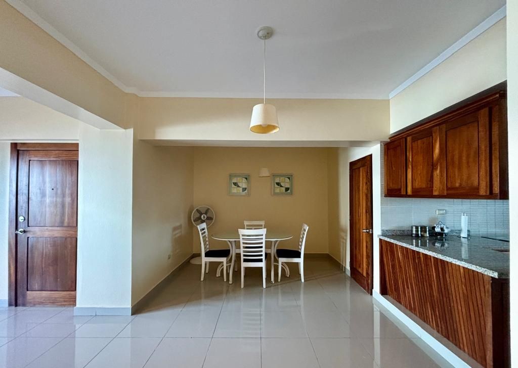 apartamentos - Evaristo Morales amueblado 2 habitaciones 2.5 banos 1 parqueo balcon  0