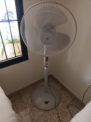 aires acondicionados y abanicos - Abanico blanco de pedestal KDK