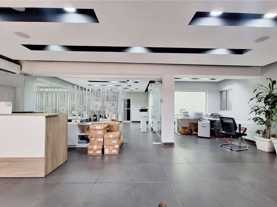 oficinas y locales comerciales - Local céntrico y comercial  8