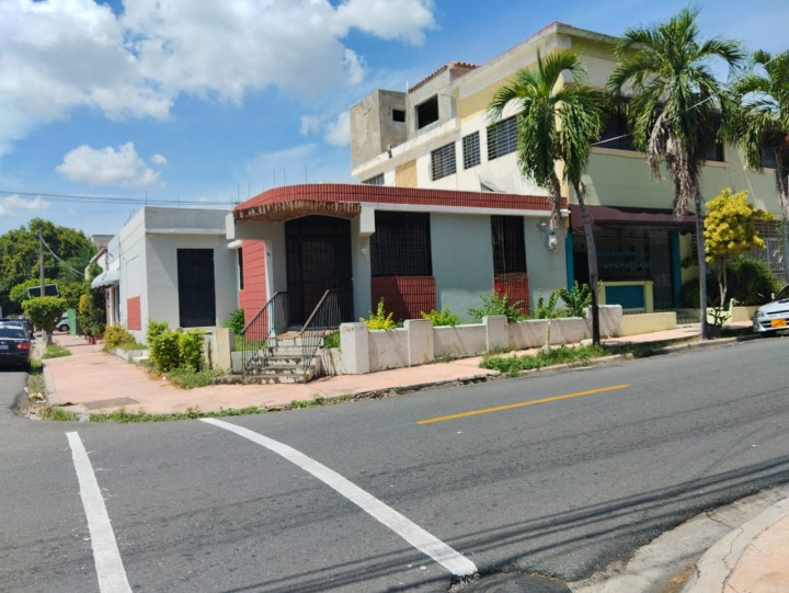 oficinas y locales comerciales - 🌟 ¡GRAN OPORTUNIDAD EN GAZCUE! 🌟  🏢 VENDO LOCAL 0