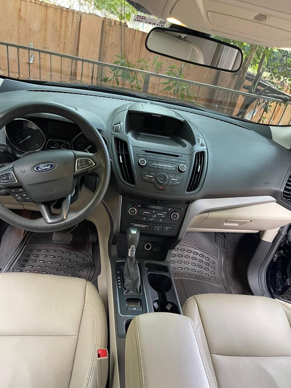 jeepetas y camionetas - Vendo Ford 2017 650,000 negociable 7
