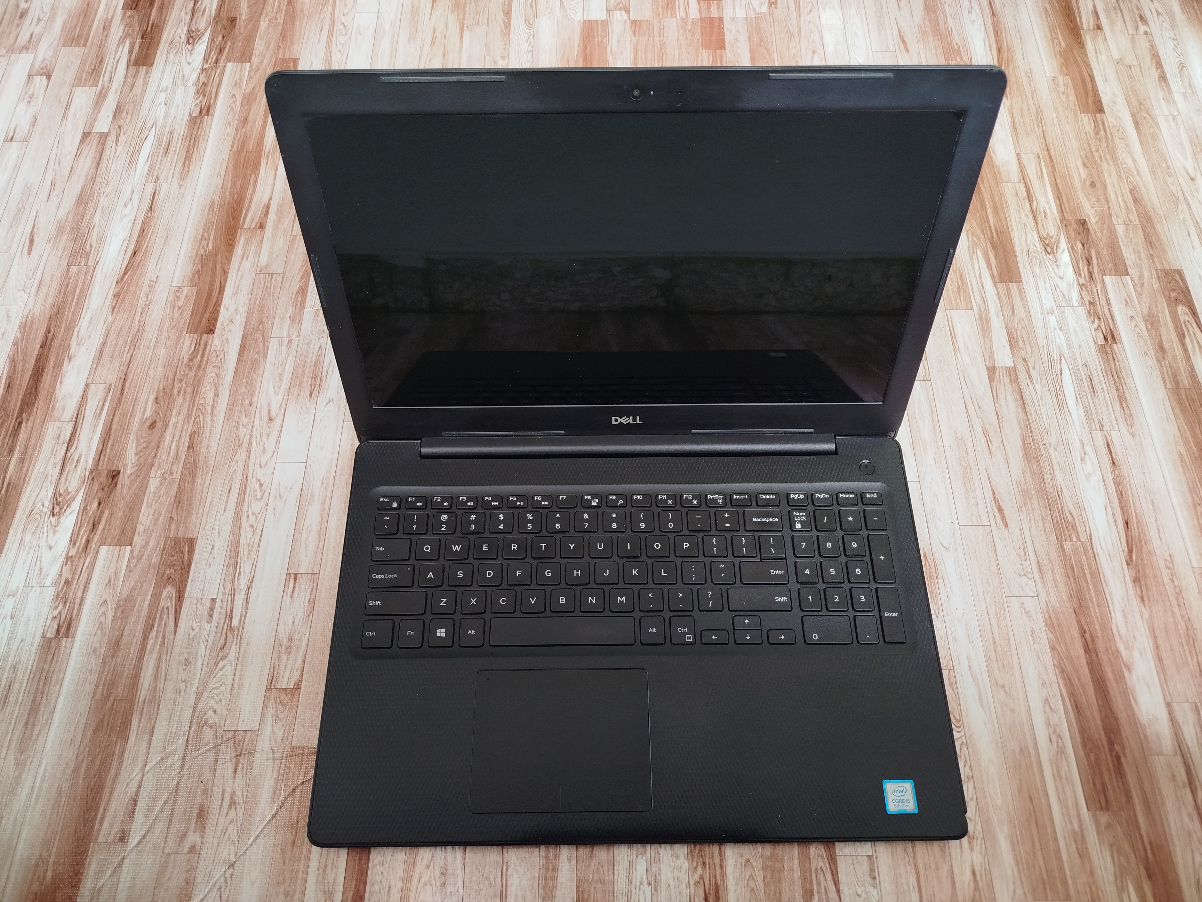 computadoras y laptops - DELL 15.6¨ 8RAM i5 8va 256 SSD TECLADO NUMERICO 
