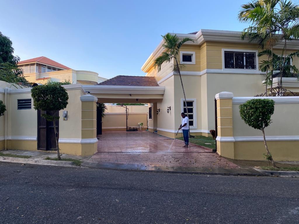casas - Venta de casa en las praderas con 850mts Distrito Nacional  1