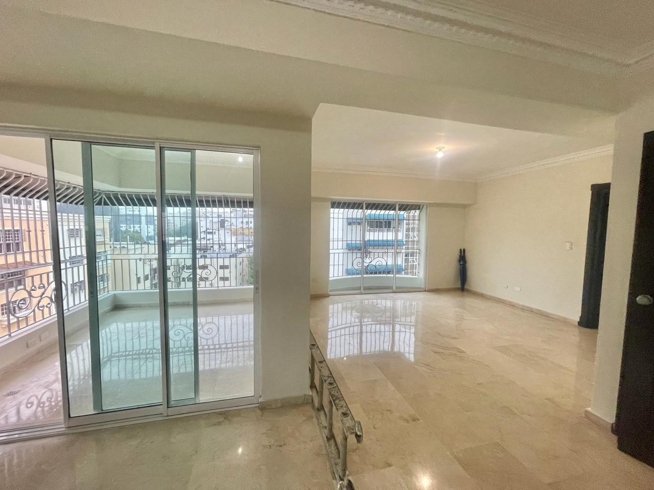 apartamentos - Se vende Penthouse en Urb Real

325mts
 4 Hab
4.5 Baños
3 Parq
 U$$ 330,000