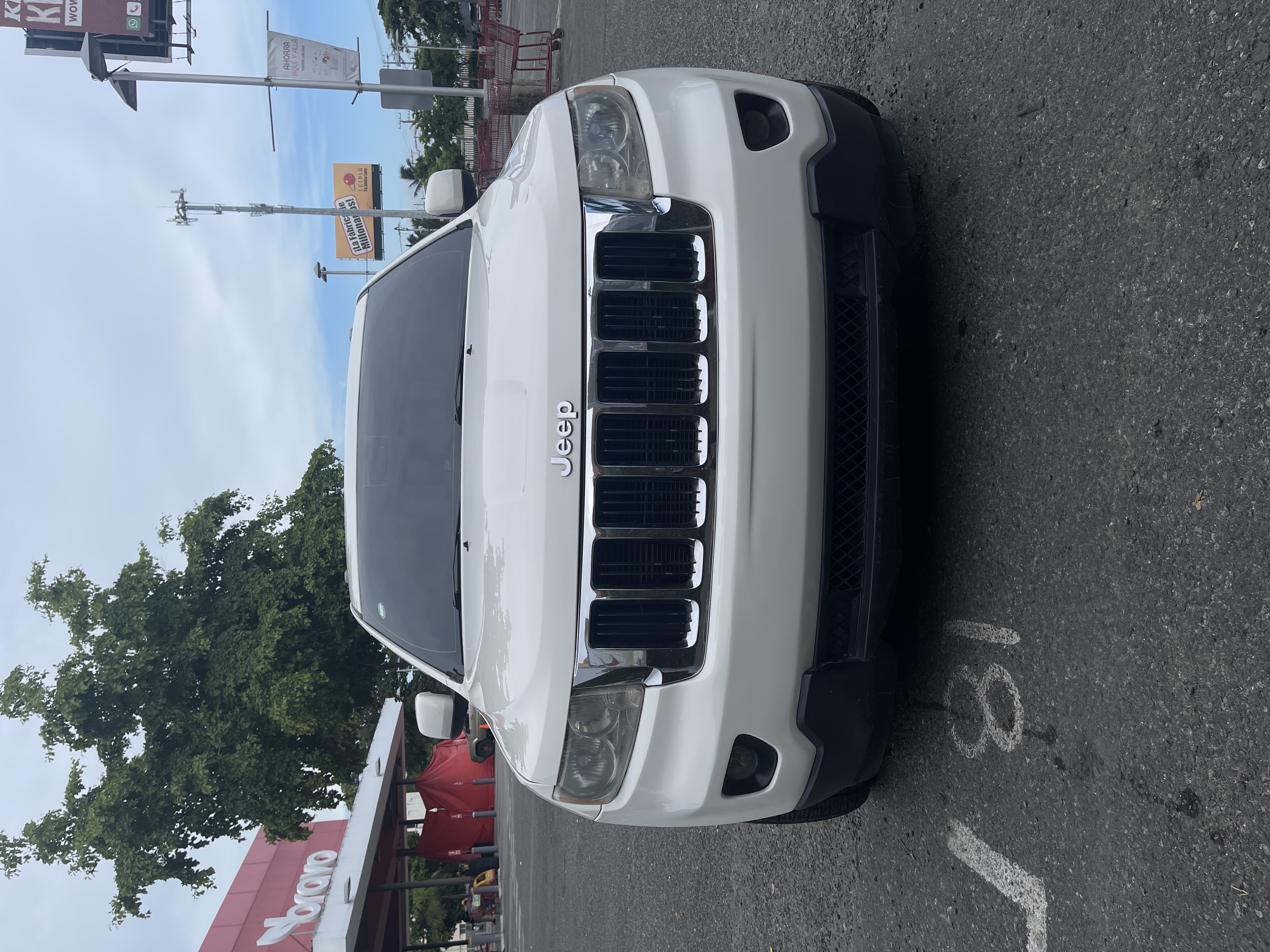 jeepetas y camionetas - JEEP CHEROKEE LAREDO 2011 buenas condiciones  7