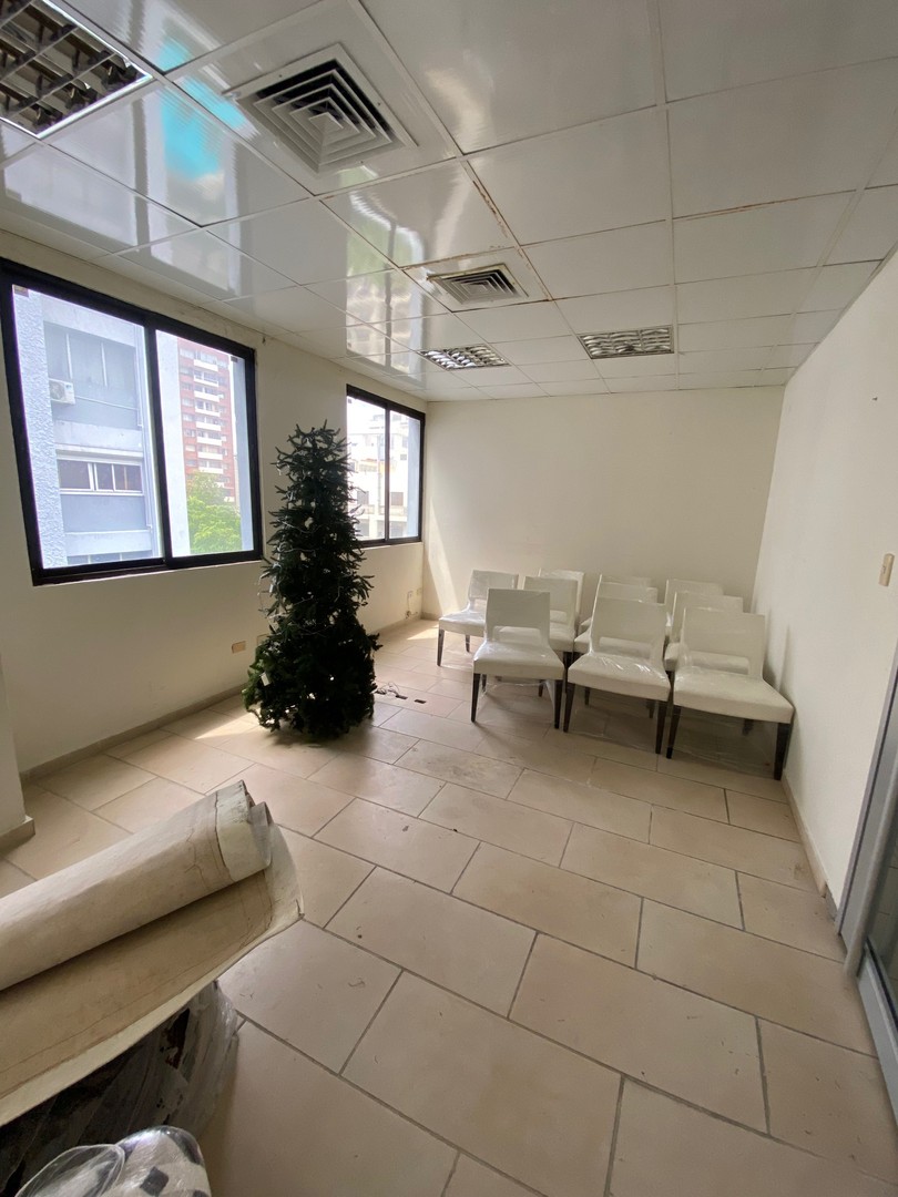 oficinas y locales comerciales - Piantini oficina 126m2 en edificio corporativo 5