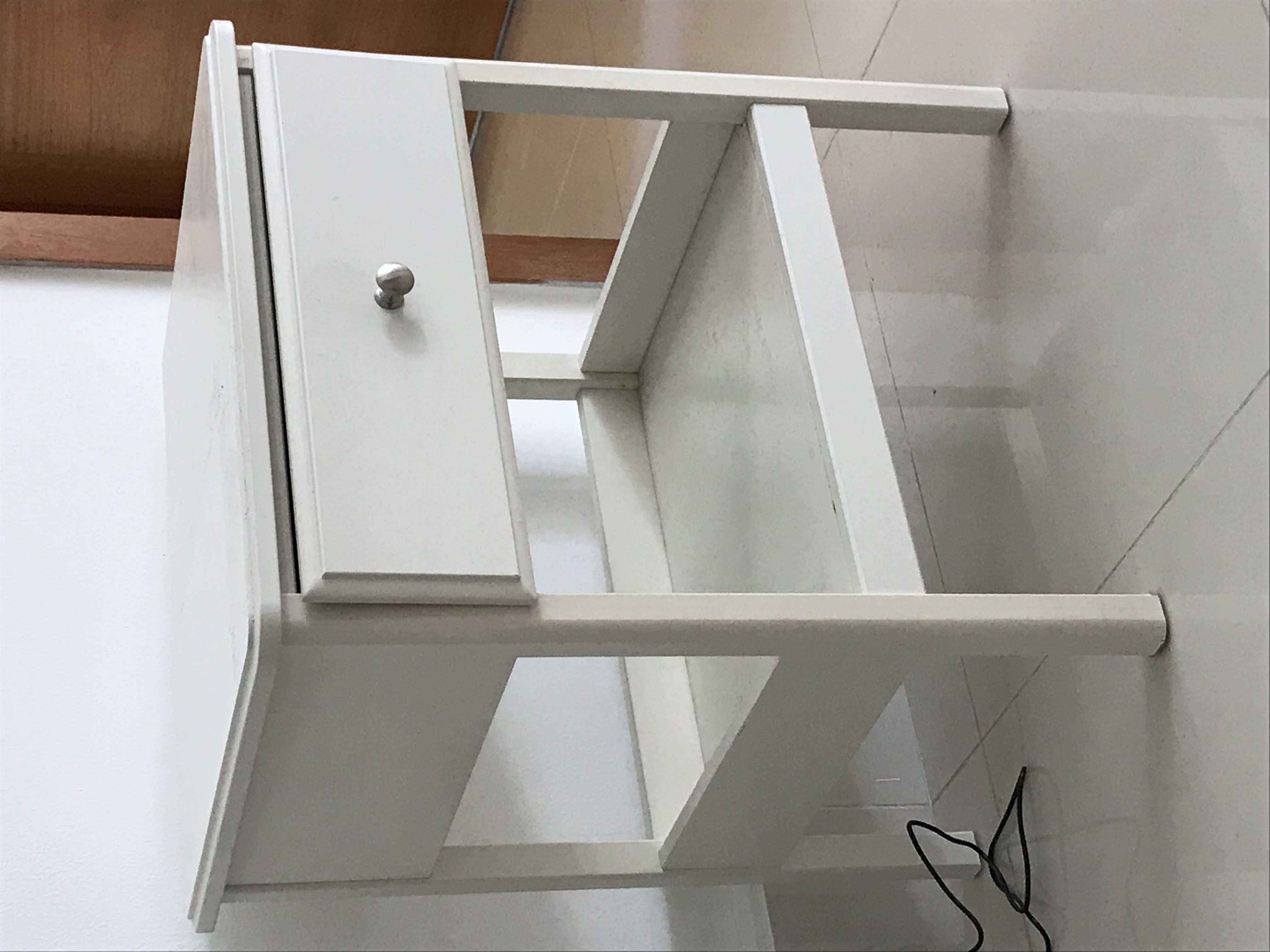 muebles y colchones - Mesa de noche blanca  1