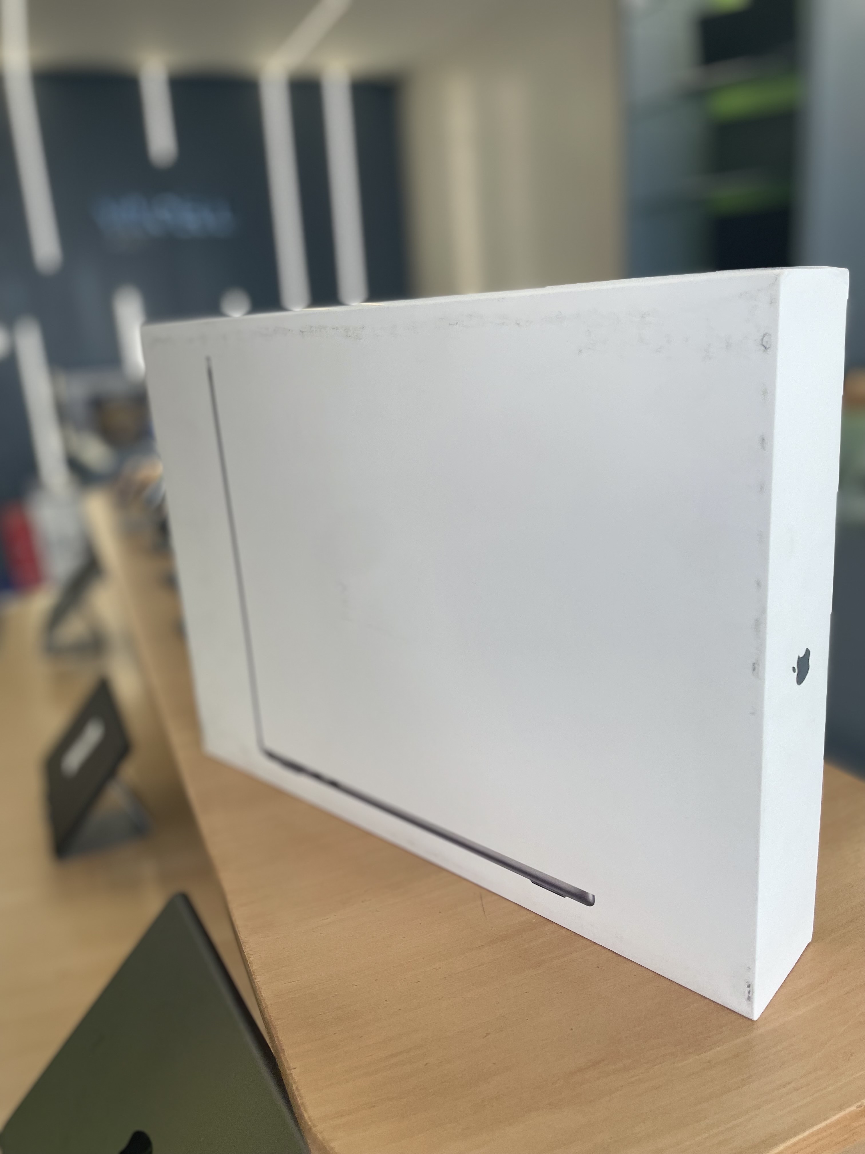 computadoras y laptops - MACBOOK AIR M3 15 PULGADA8Gb de ram 512Gb SSD  4