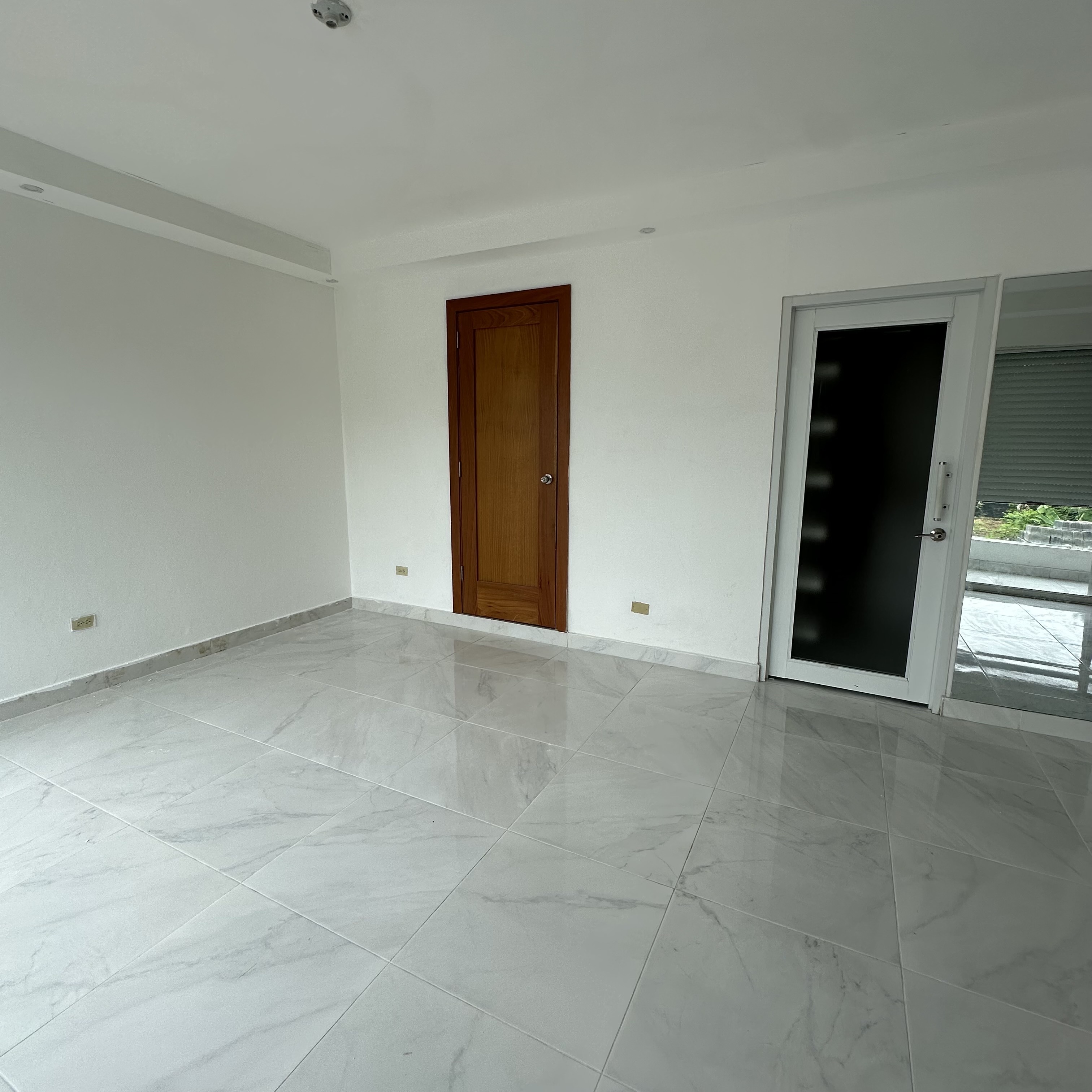 casas - Casa en alquiler de tres niveles! 🏡, Jacobo Majluta – Santo Domingo Norte.
 5