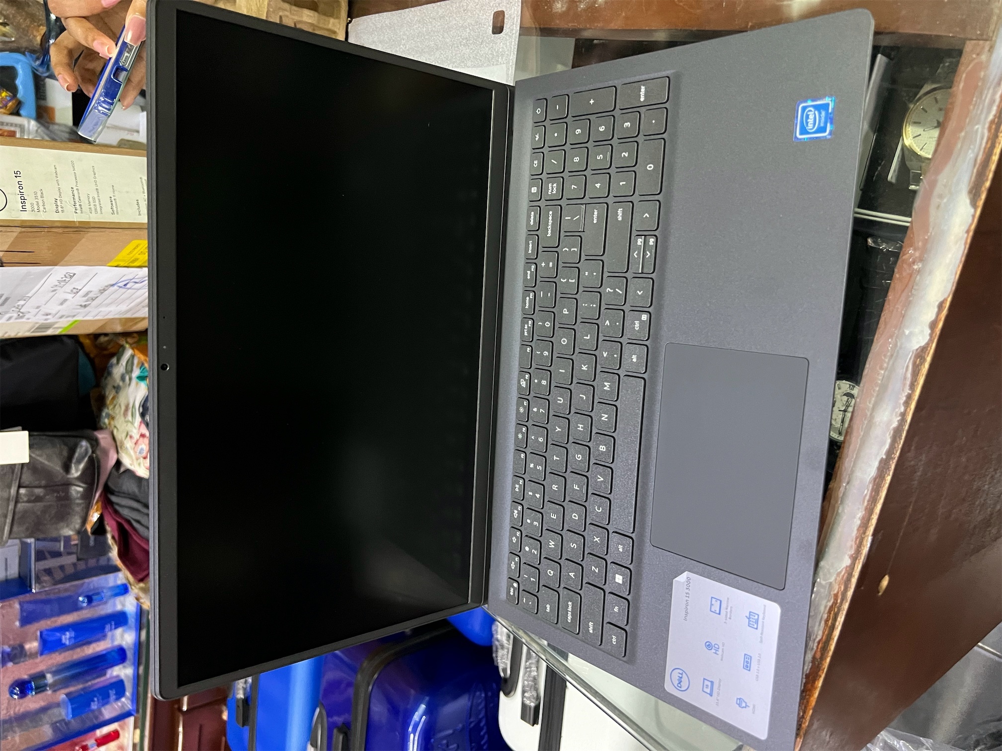 computadoras y laptops - Laptop 15.6” DELL Inspiron 15. Model 3510. Nueva en caja. 4GB Memory, 128GB SSD.