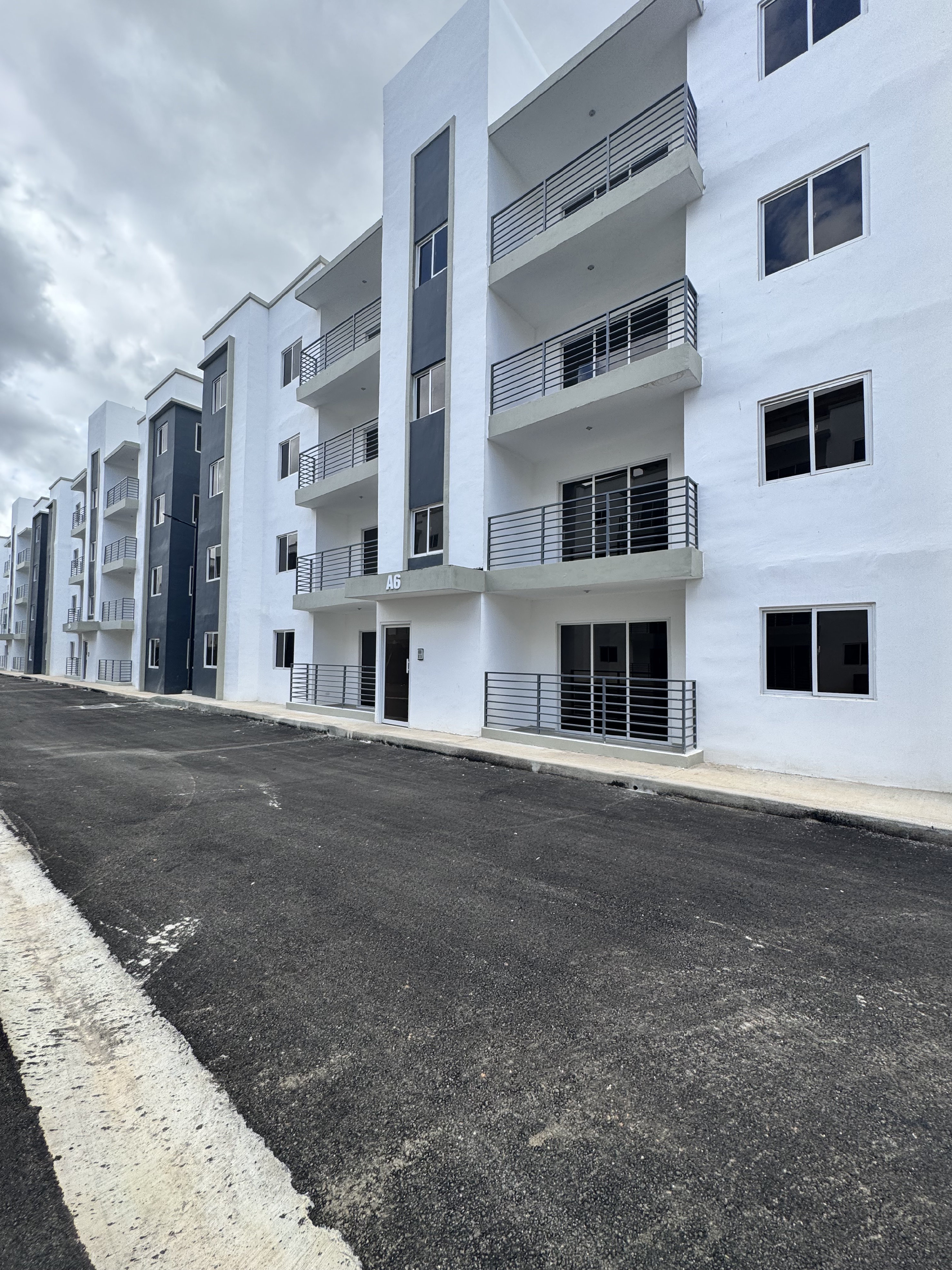 apartamentos - venta de apartamento con piscina en la autopista de san isidro Santo Domingo 0