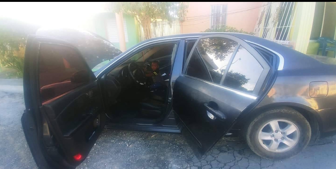 carros - De oportunidad súper cómodo y económico  2