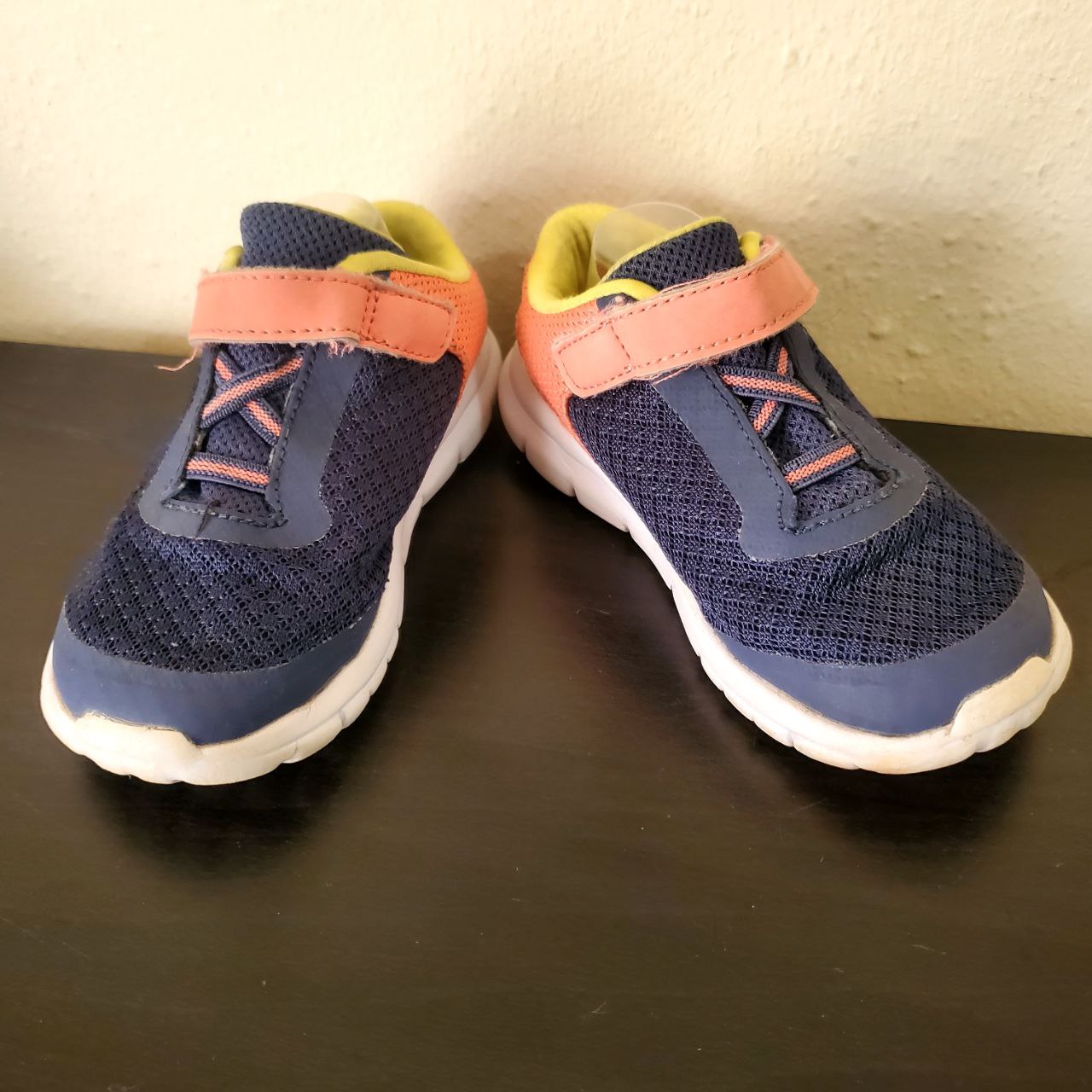 ropa y zapatos - 2 Pares de zapato tenis niña size 8. TODO por $300 4