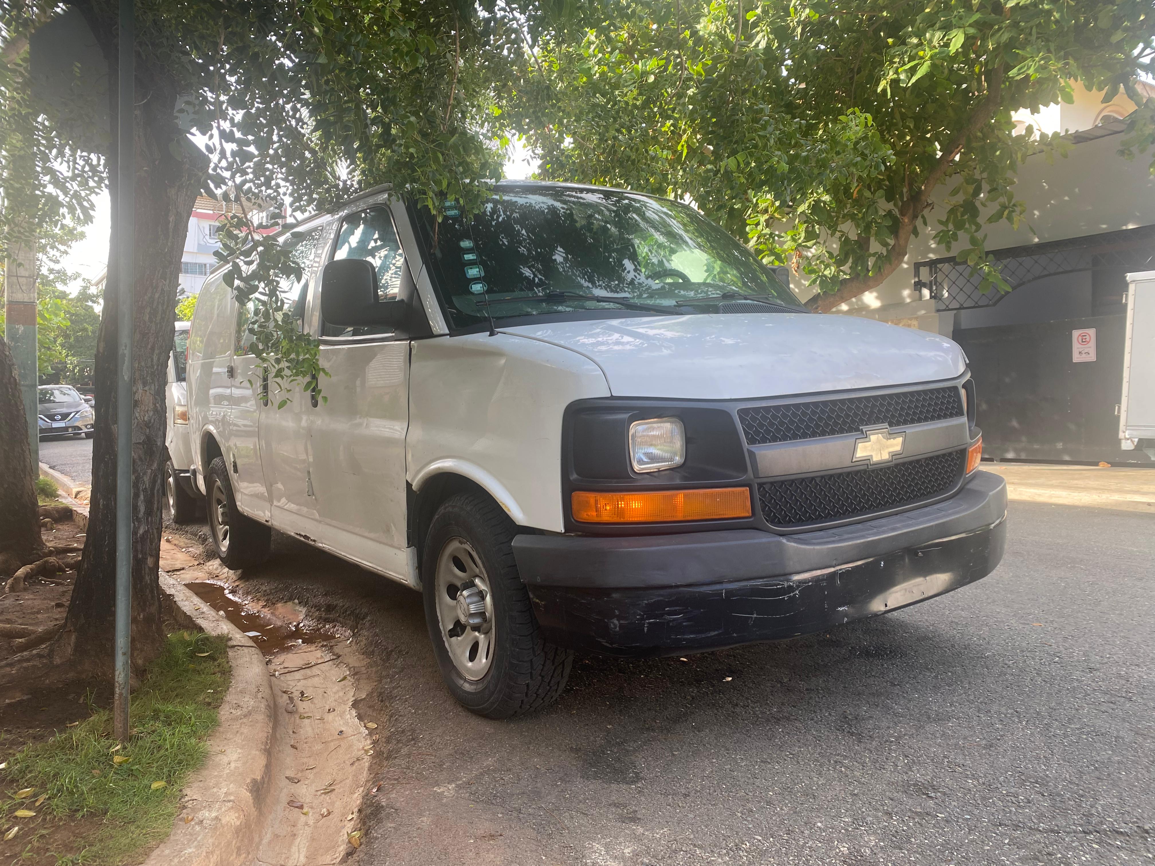 otros vehiculos - Vendo Chevrolet Express - Financiamient Disponible 8