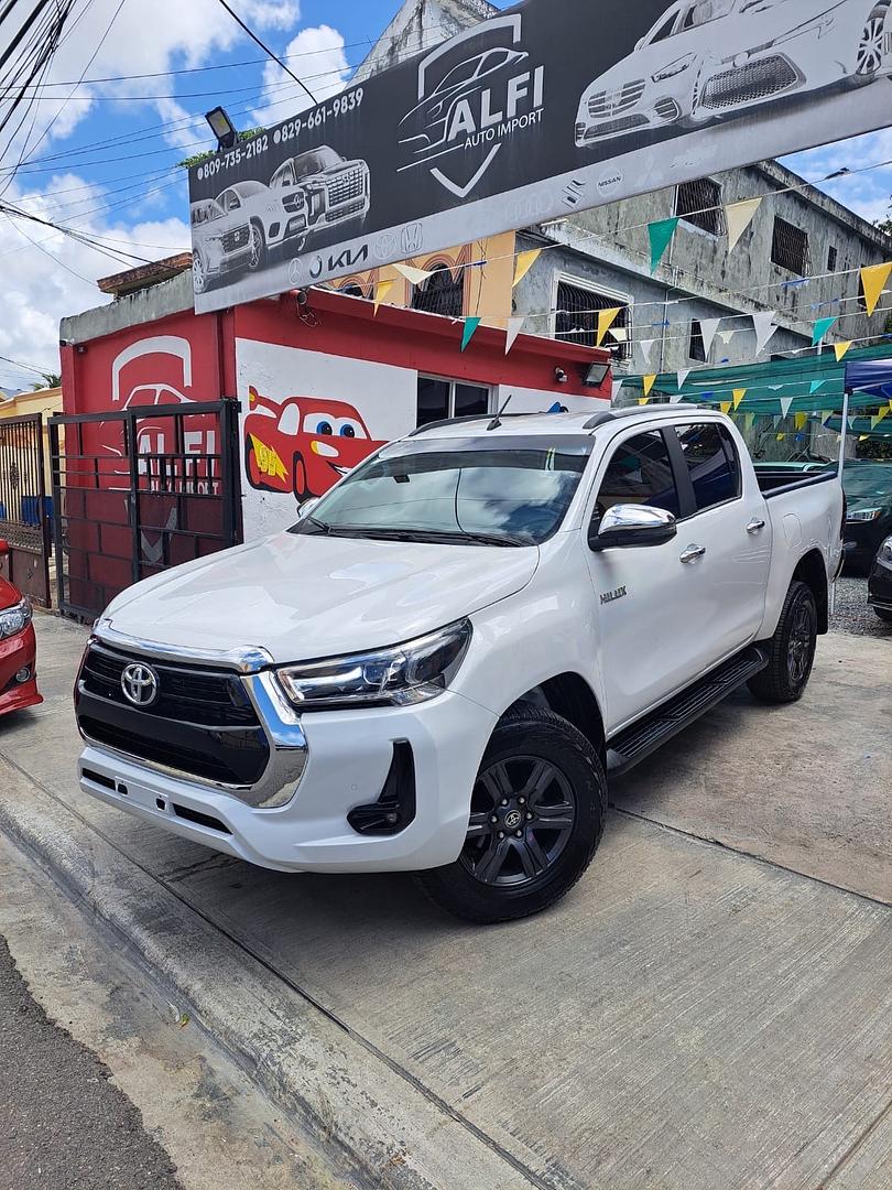 jeepetas y camionetas - Toyota Hilux full 2022 1