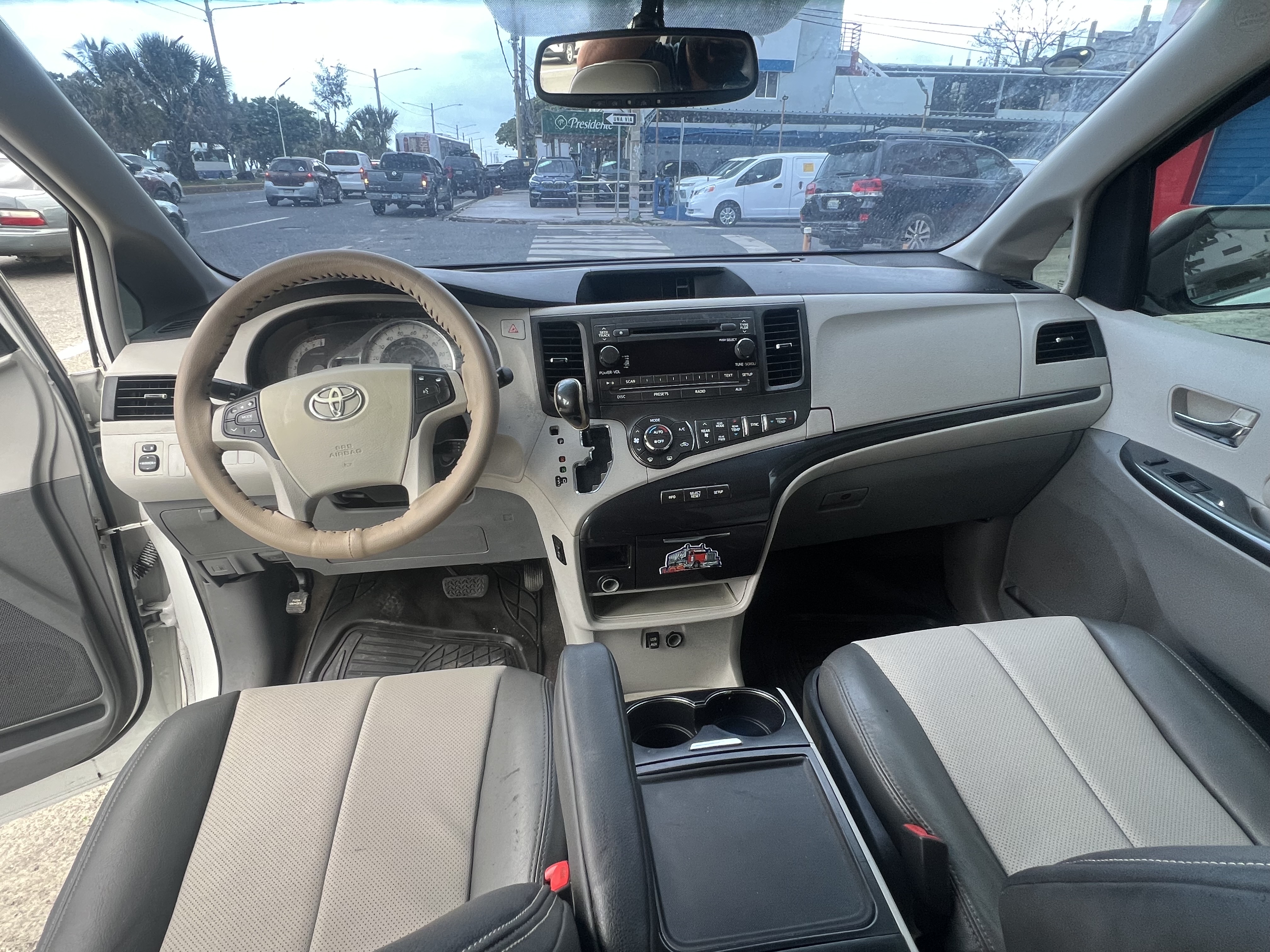 jeepetas y camionetas - Toyota Sienna 2014 9