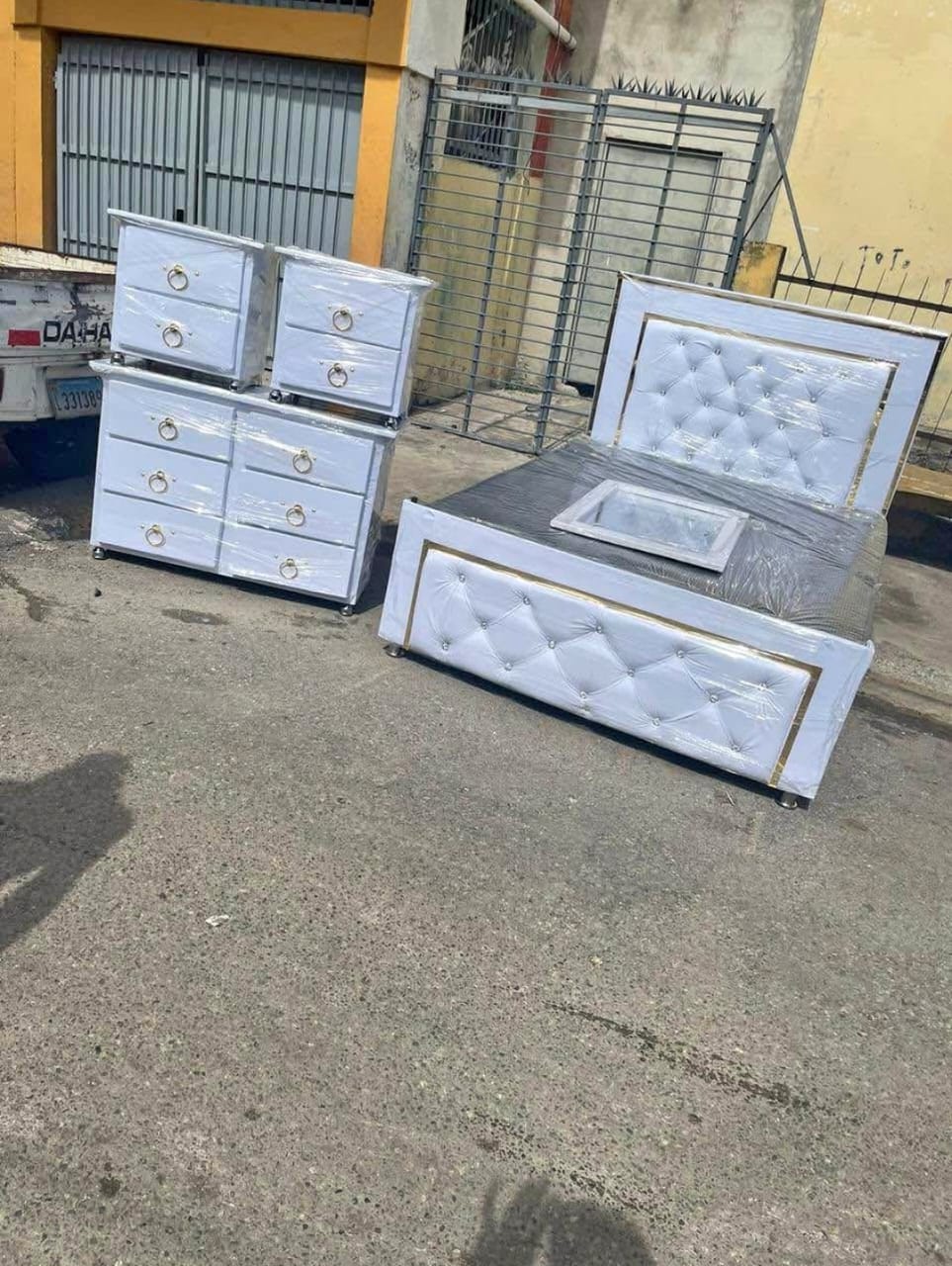 muebles y colchones - Juego completo de 54? 22,500 
Juego completo de 60? 23,500 
 3