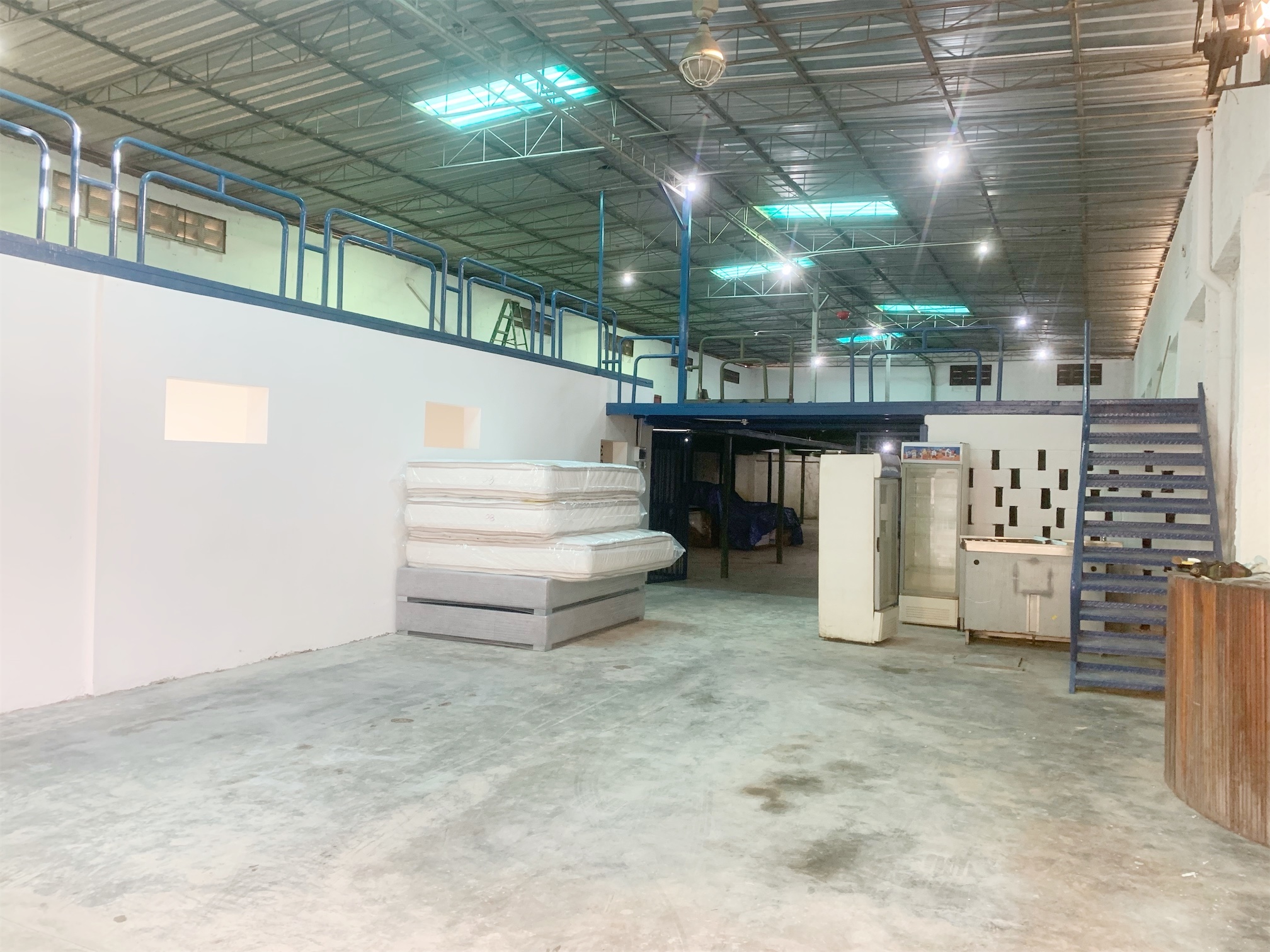 oficinas y locales comerciales - De oportunidad nave en alquiler 2