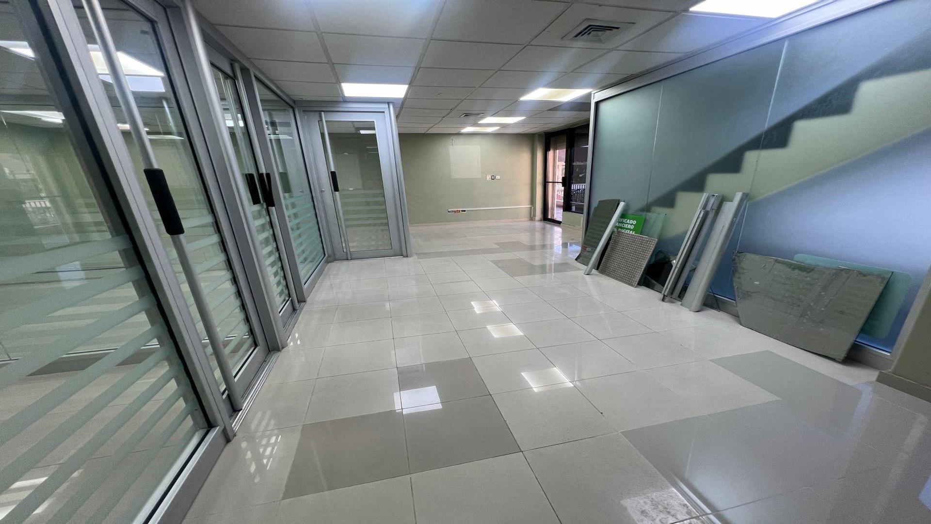 oficinas y locales comerciales - Alquilo Local Comercial en Plaza en Piantini 7
