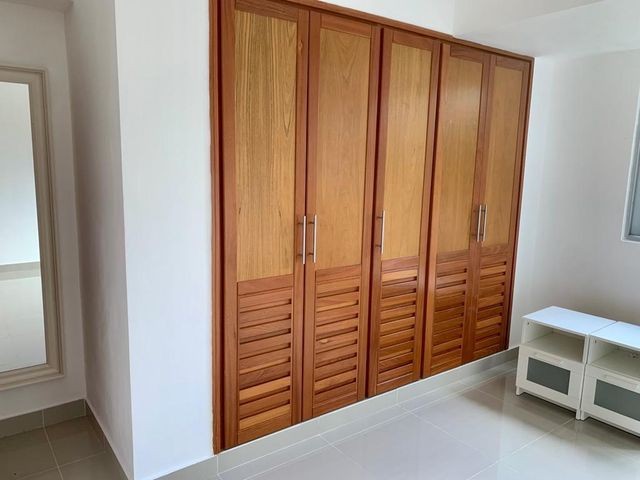 apartamentos - Apartamento amueblado en venta #24-1054 Evaristo Morales, piso medio, 2 dormit. 5