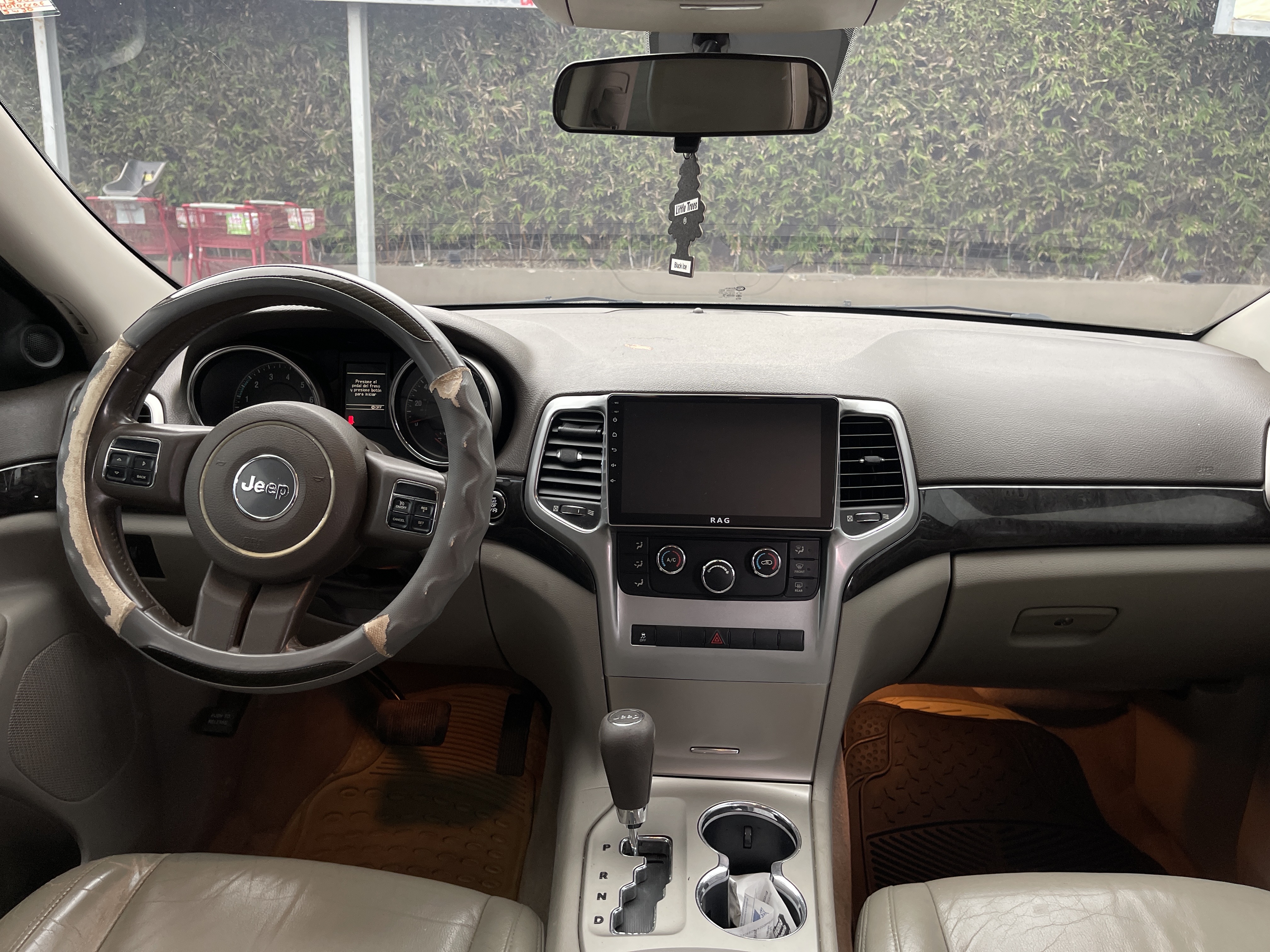 jeepetas y camionetas - JEEP CHEROKEE LAREDO 2011 buenas condiciones  8