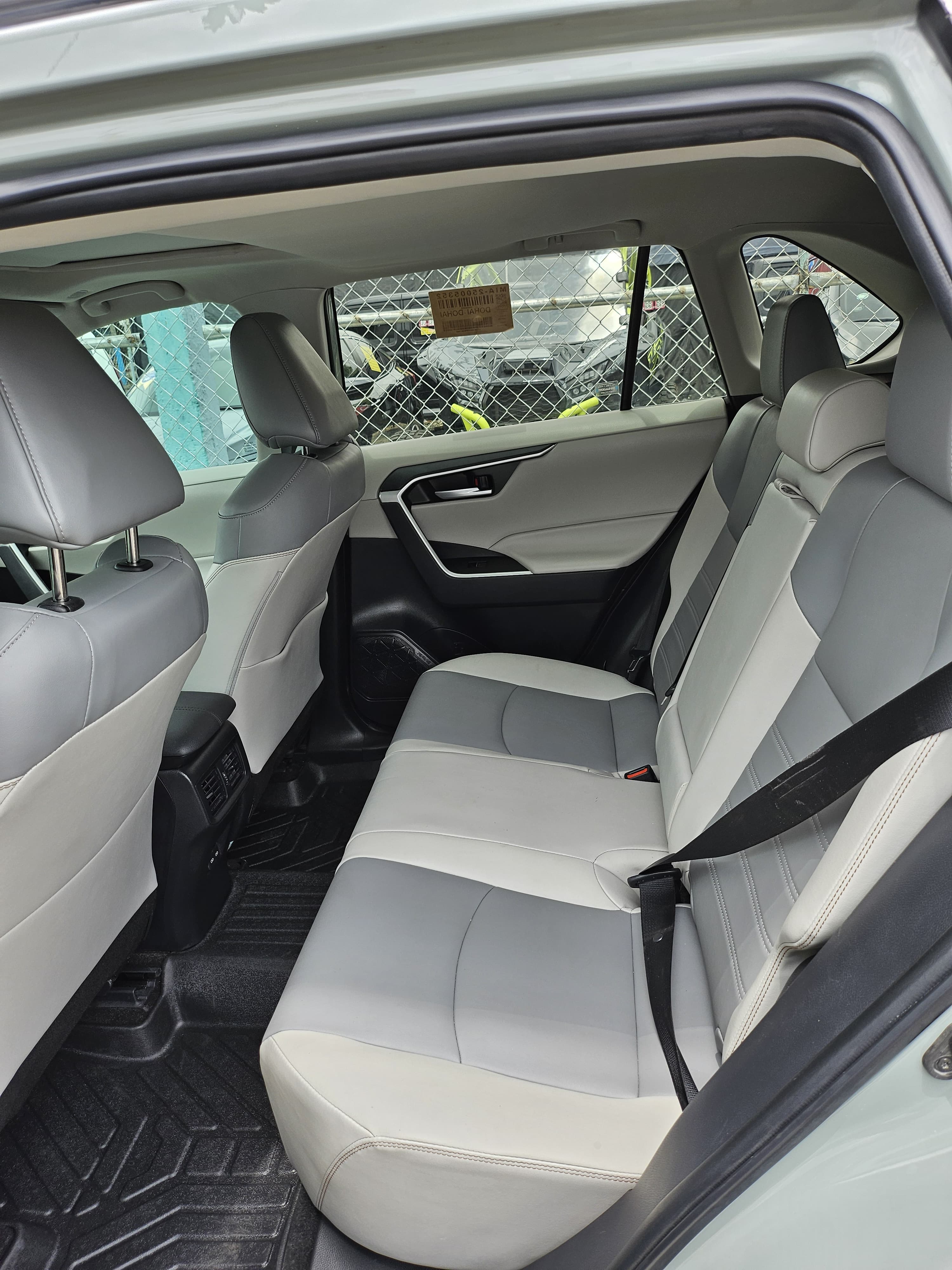 jeepetas y camionetas - Toyota rav4 xle premium 2023 AWD 8