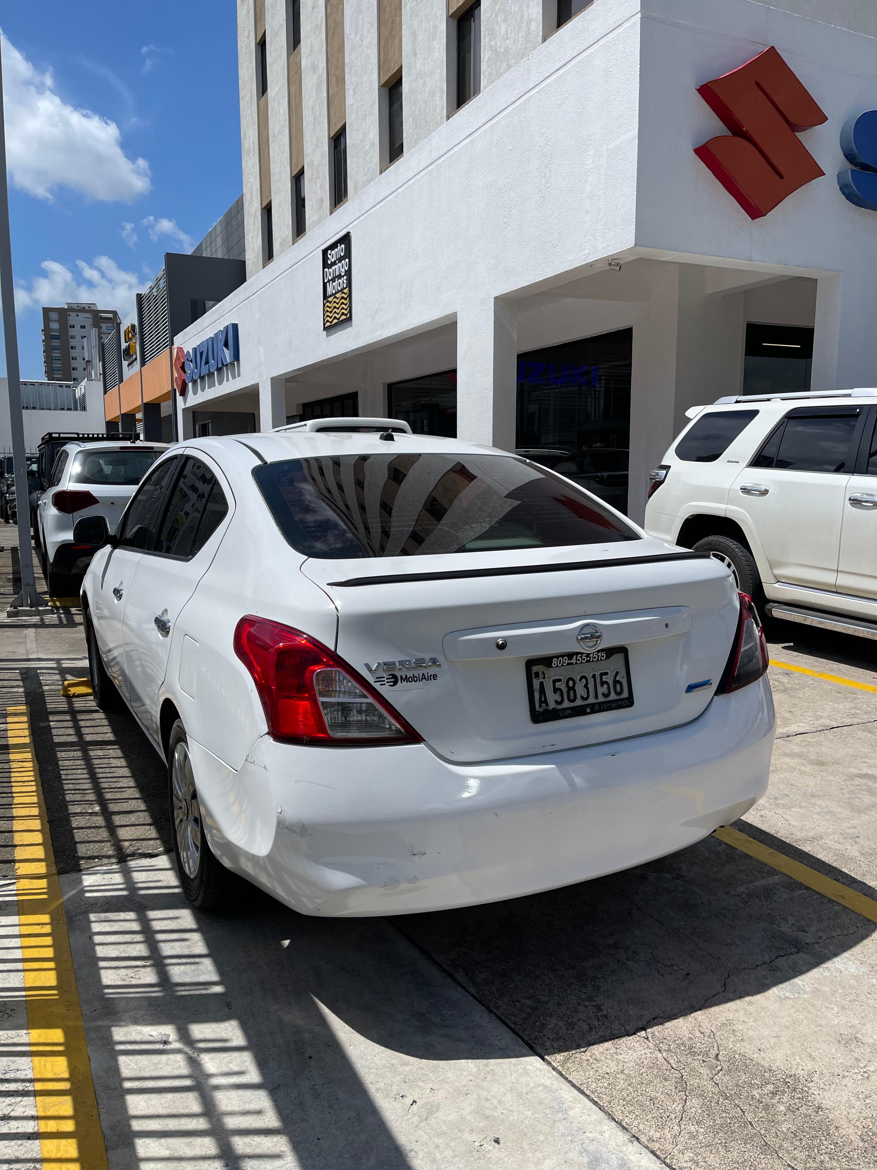 carros - Ninsan versa 1