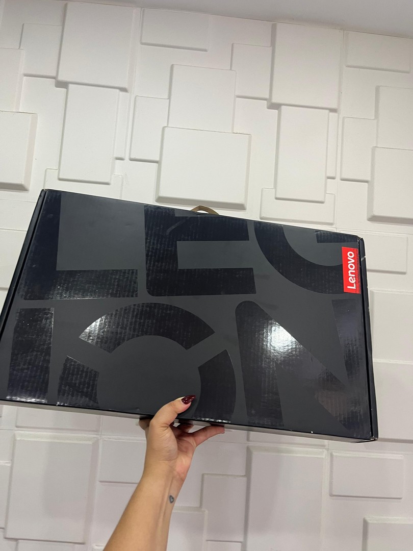 computadoras y laptops - LENOVO LEGION 7 PRO/16GB RAM/1TB SSD/RTX4070/16-inch/INTEL CORE i9-13VA  / NUEVA 1