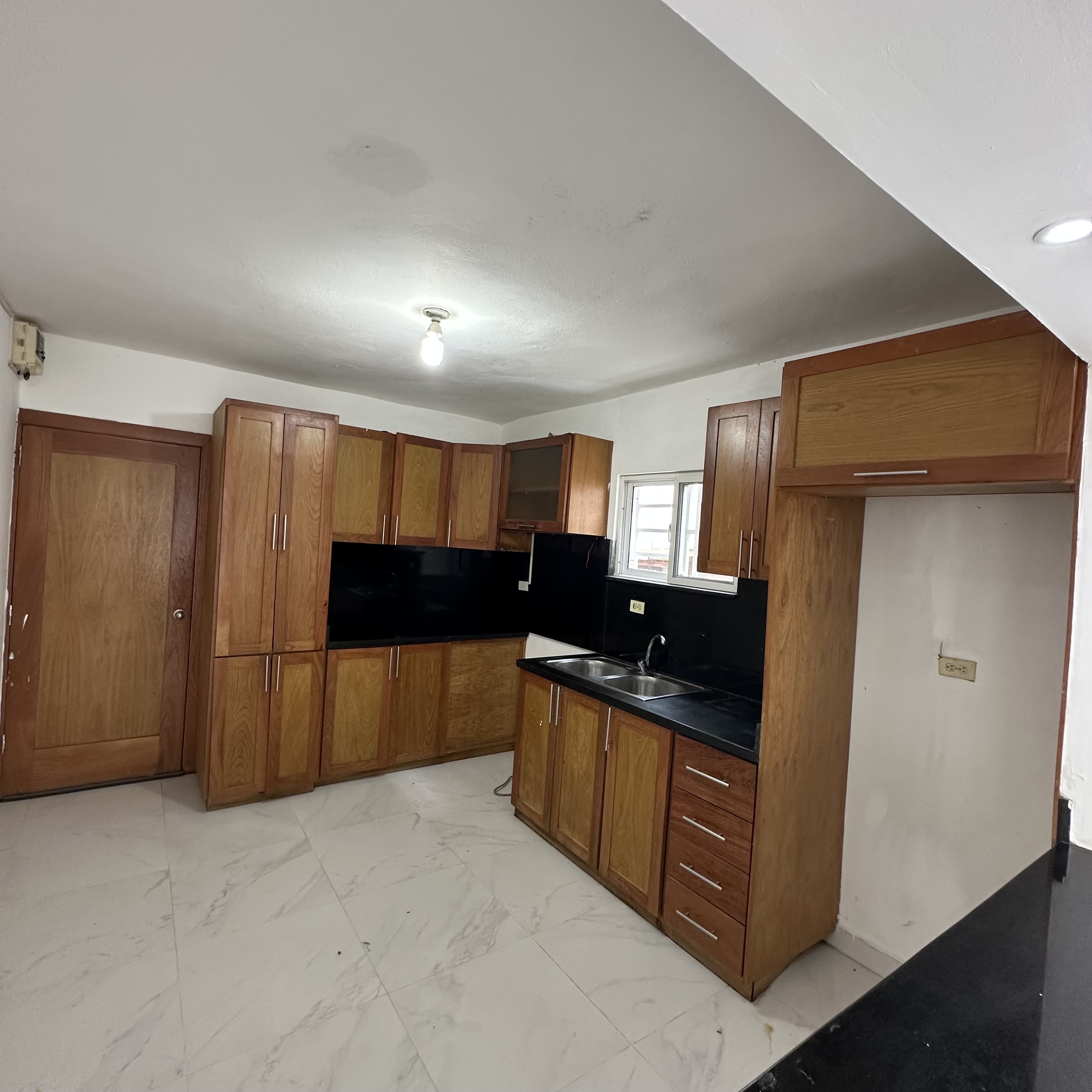casas - Casa en alquiler de tres niveles! 🏡, Jacobo Majluta – Santo Domingo Norte.
 6